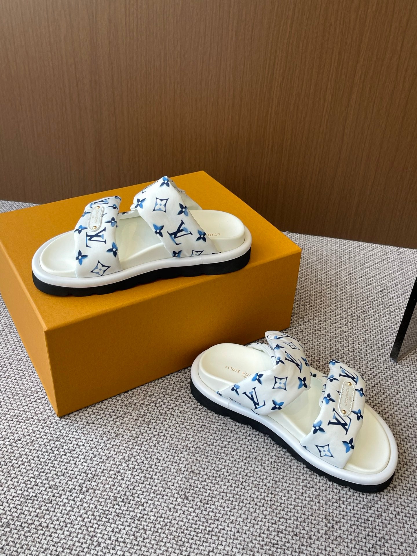 LuxluxHouse Best Quality Women Shoes Louis Vuitton