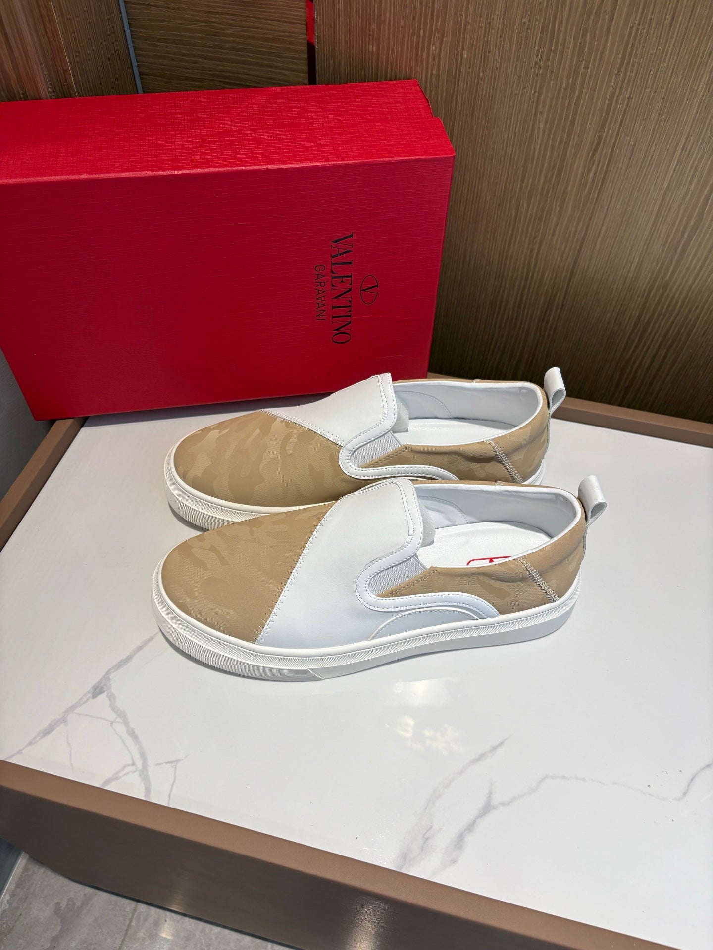 LuxluxHouse Best Quality Shoes Valentino