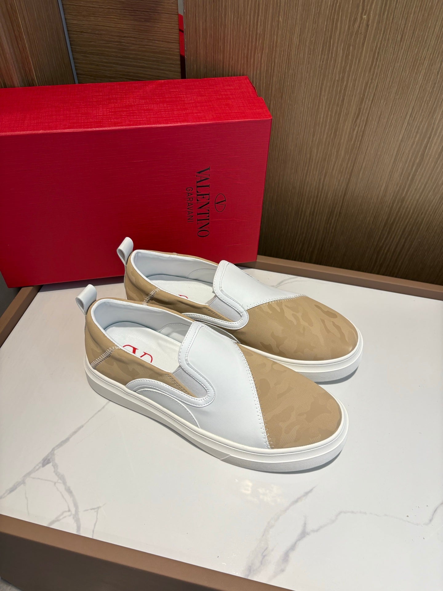 LuxluxHouse Best Quality Shoes Valentino