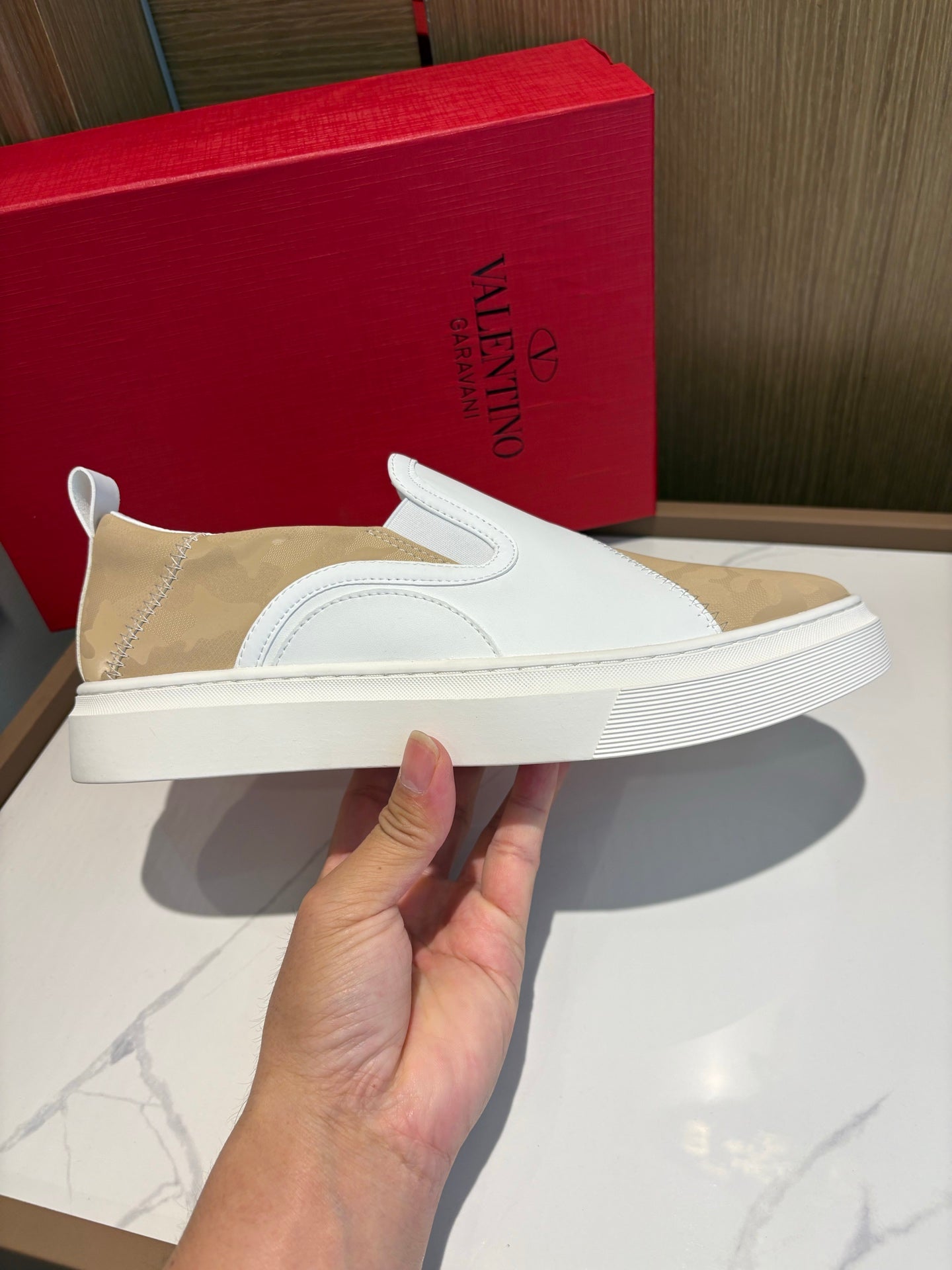LuxluxHouse Best Quality Shoes Valentino