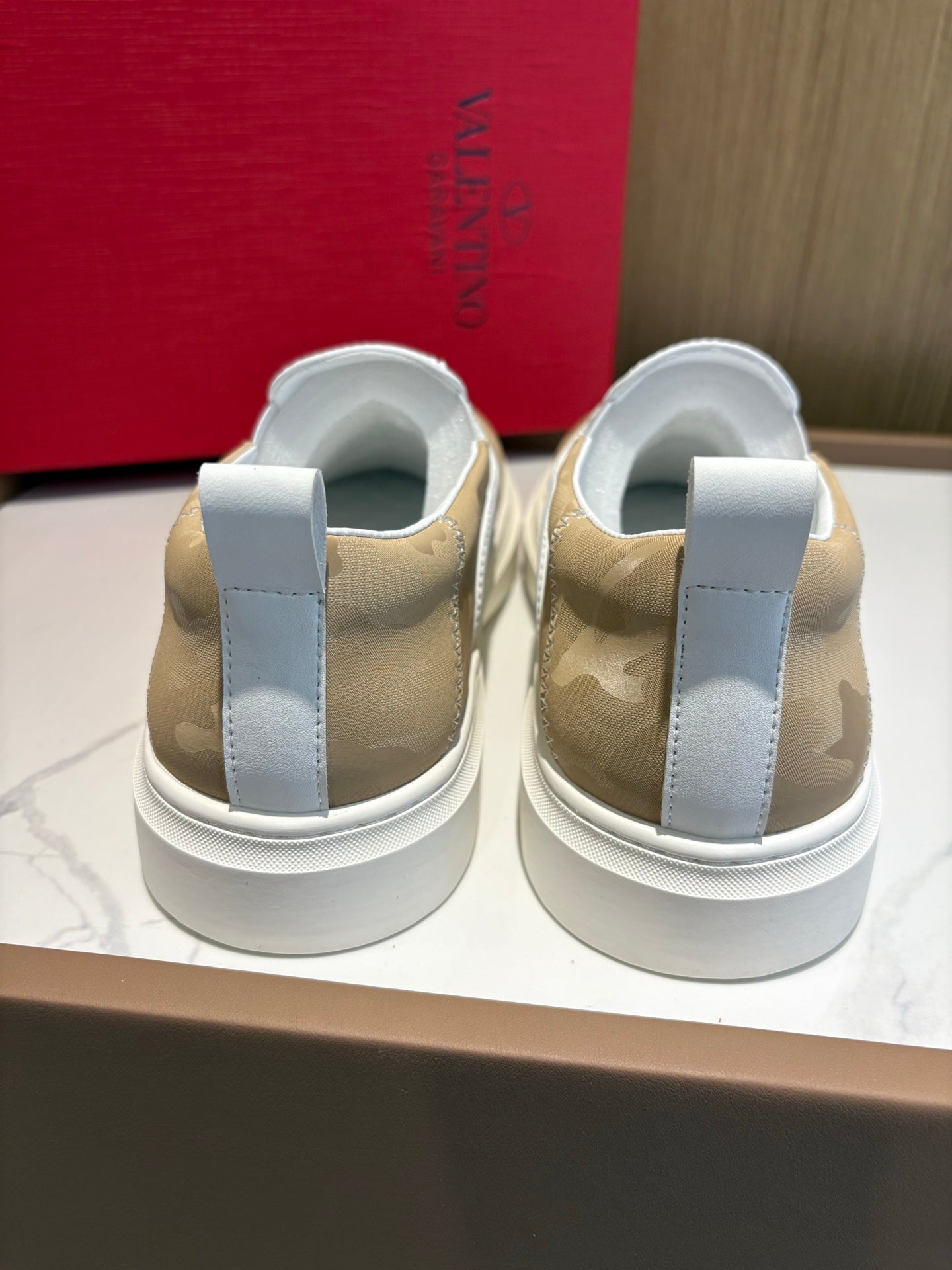 LuxluxHouse Best Quality Shoes Valentino