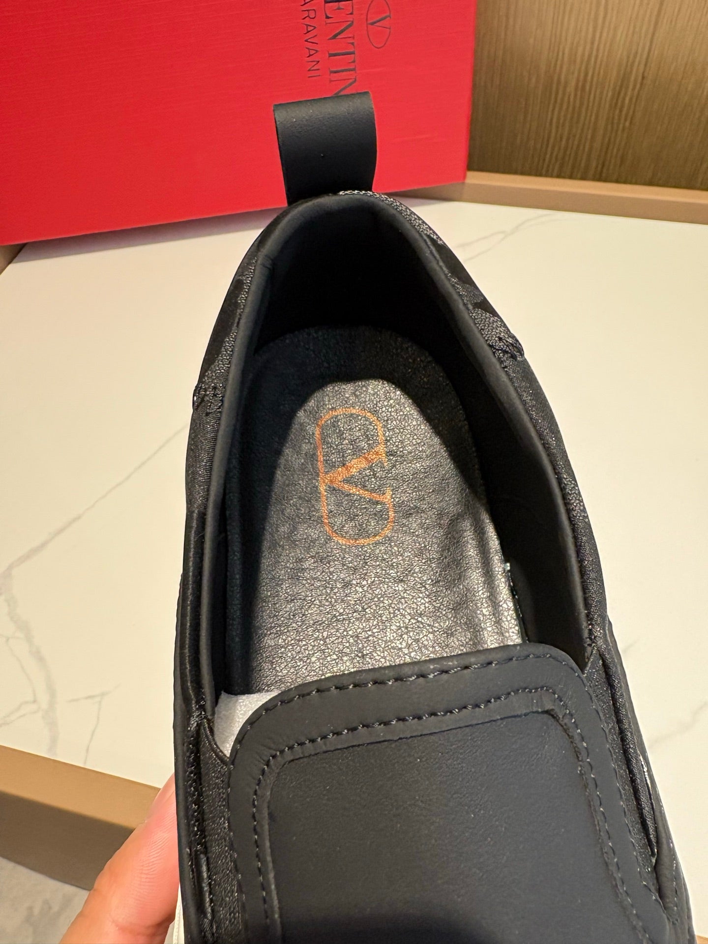 LuxluxHouse Best Quality Shoes Valentino