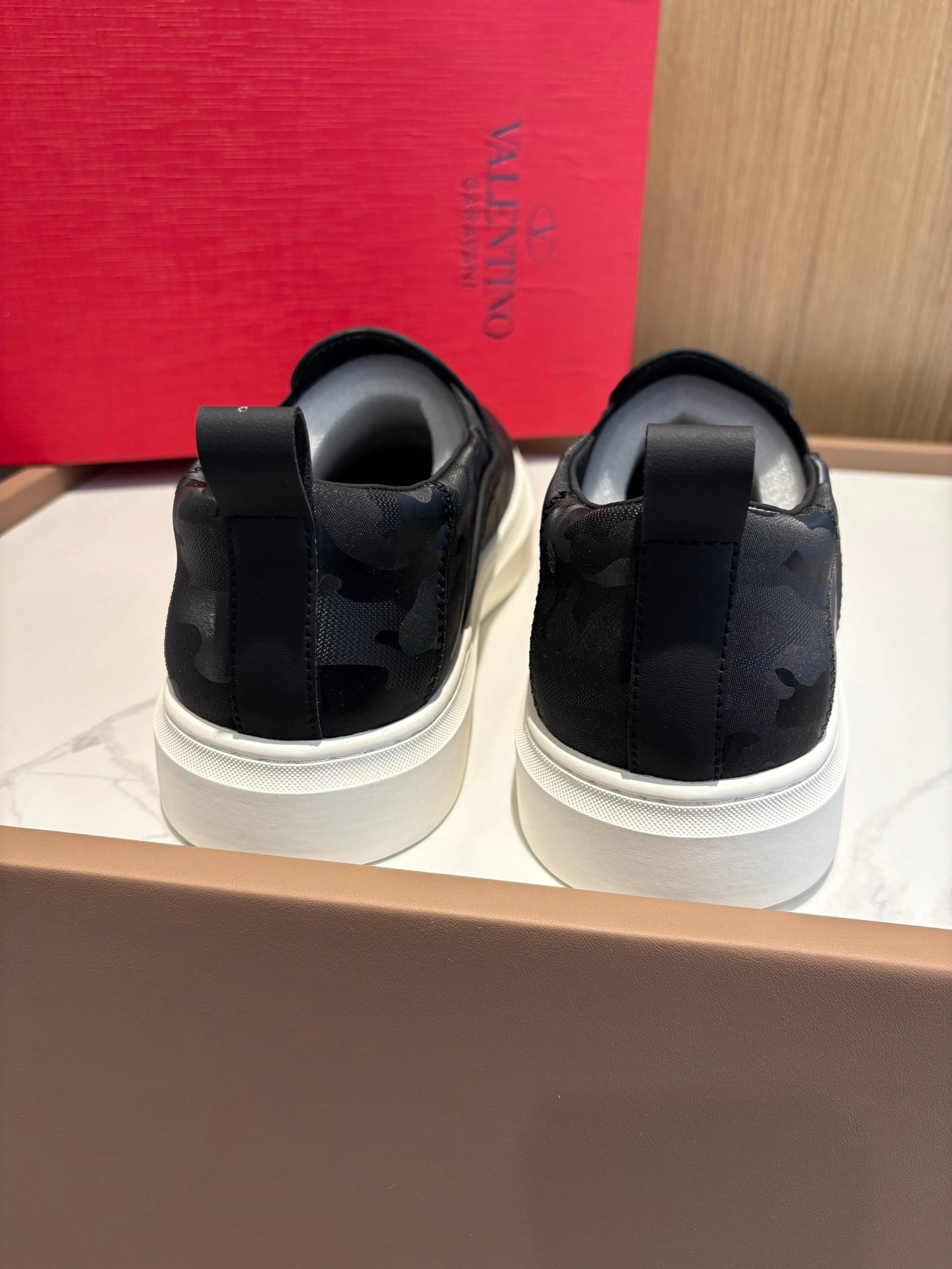LuxluxHouse Best Quality Shoes Valentino