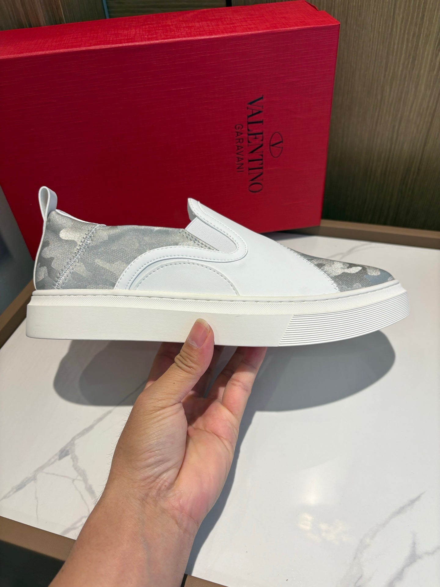 LuxluxHouse Best Quality Shoes Valentino