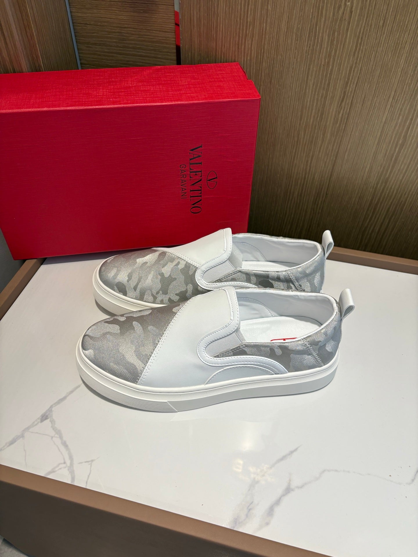 LuxluxHouse Best Quality Shoes Valentino