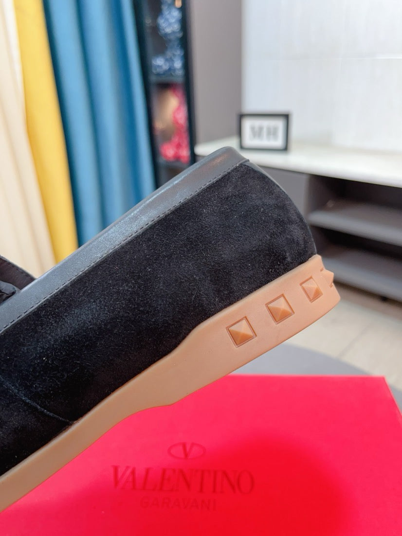 LuxluxHouse Best Quality Shoes Valentino