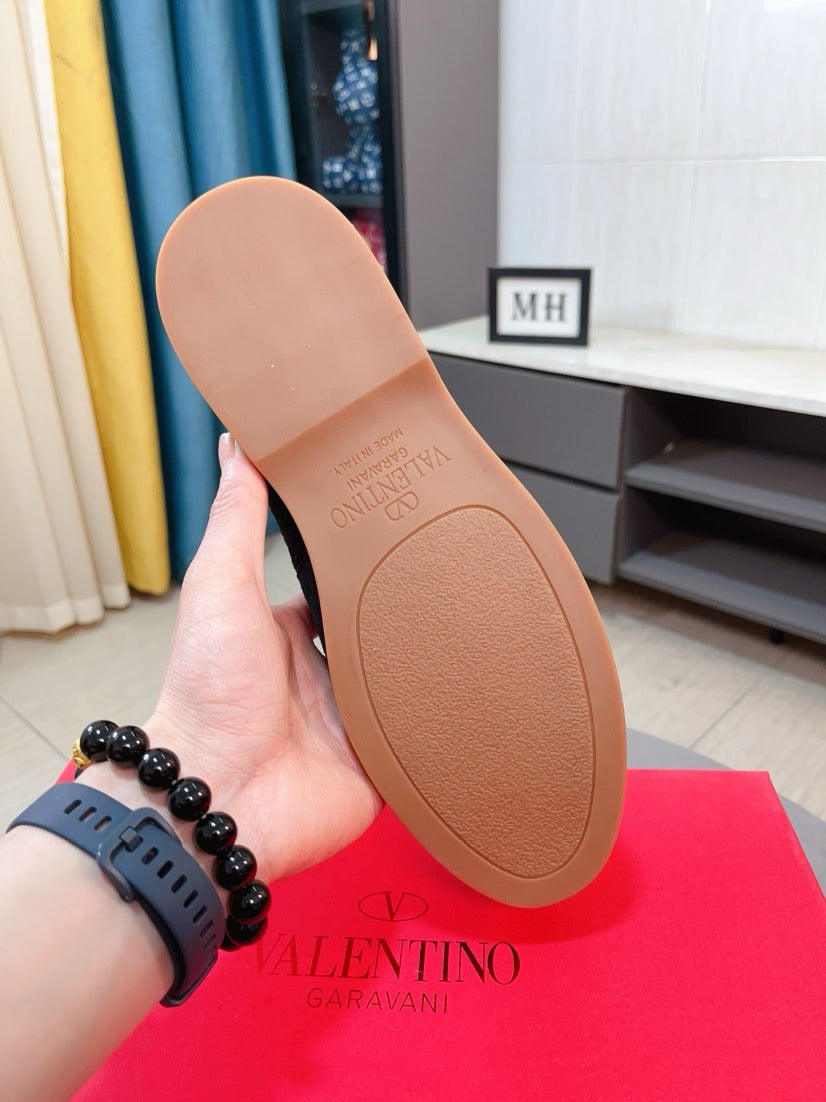 LuxluxHouse Best Quality Shoes Valentino