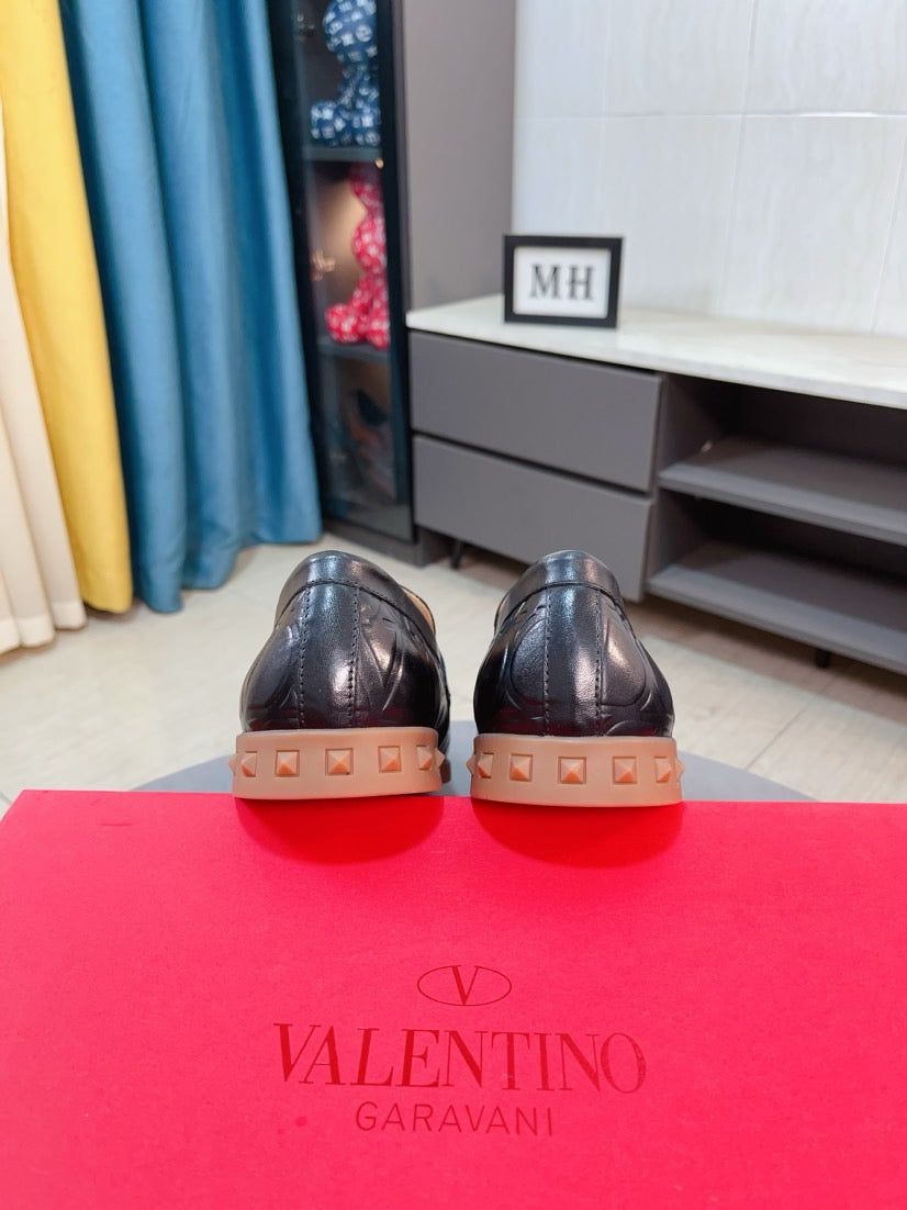 LuxluxHouse Best Quality Shoes Valentino
