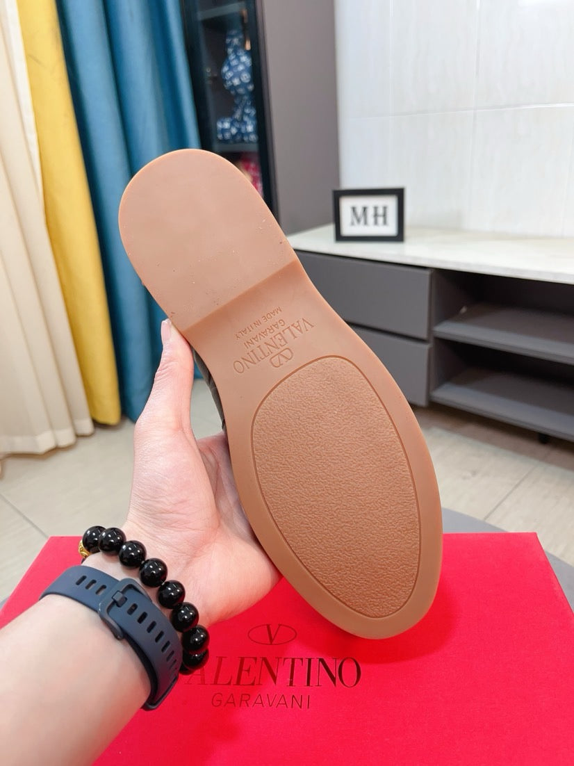 LuxluxHouse Best Quality Shoes Valentino