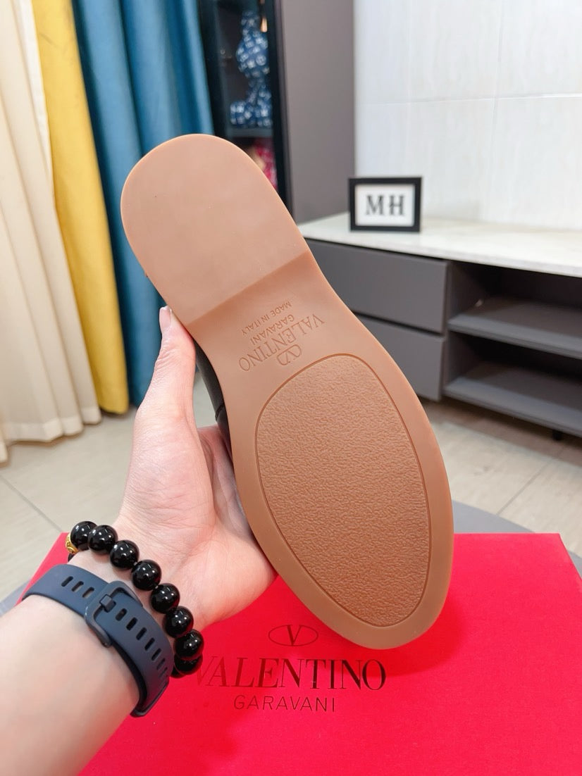 LuxluxHouse Best Quality Shoes Valentino