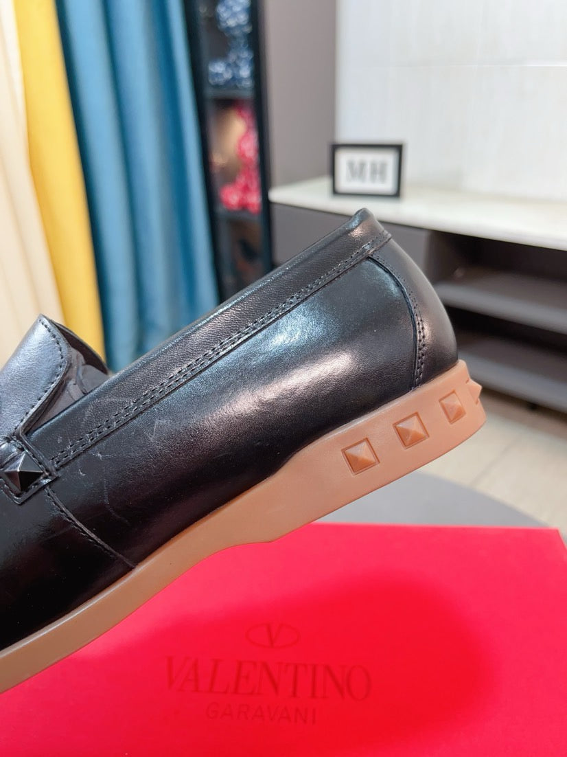 LuxluxHouse Best Quality Shoes Valentino