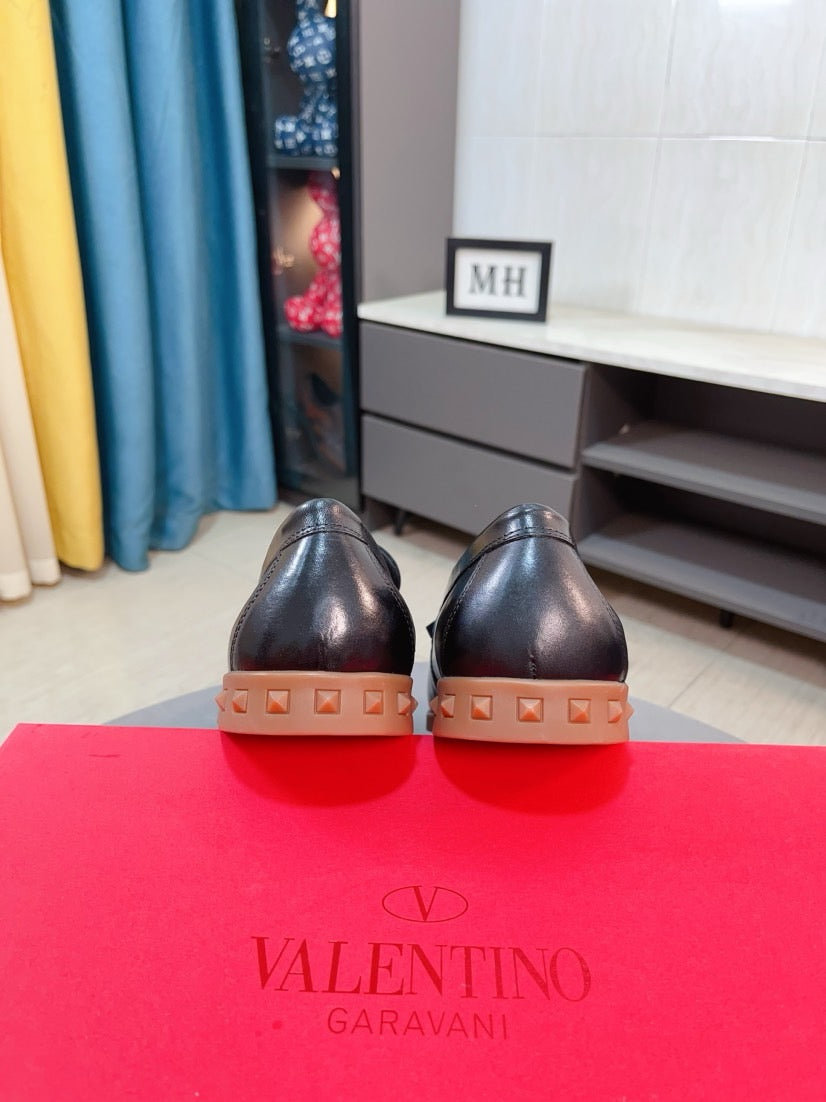 LuxluxHouse Best Quality Shoes Valentino