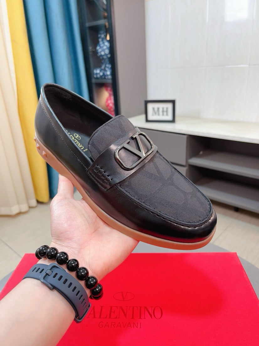 LuxluxHouse Best Quality Shoes Valentino