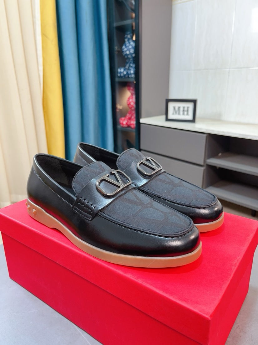 LuxluxHouse Best Quality Shoes Valentino