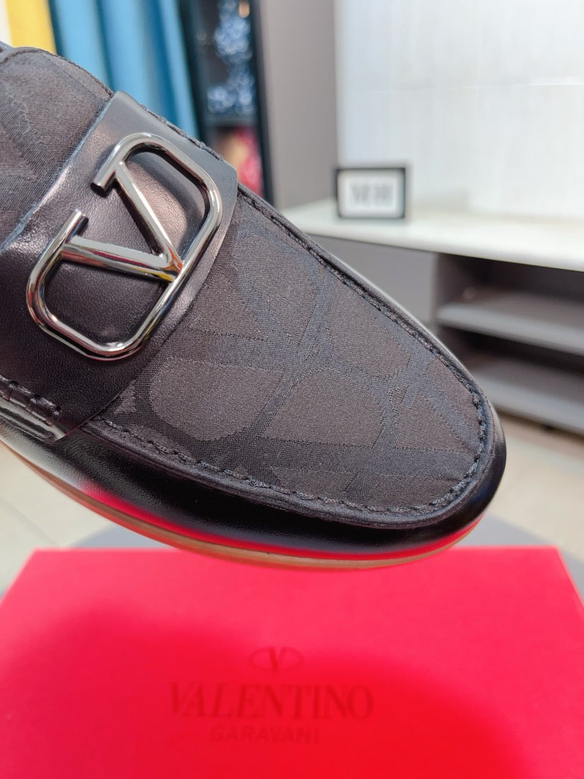 LuxluxHouse Best Quality Shoes Valentino