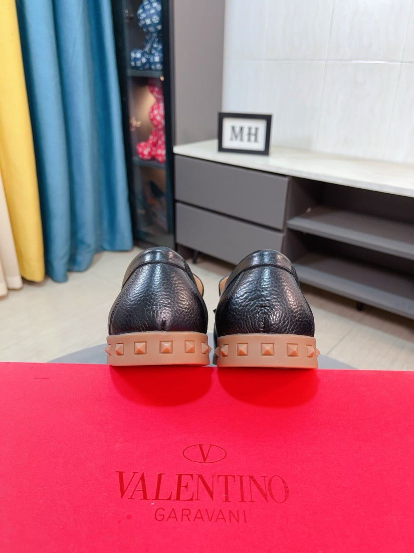 LuxluxHouse Best Quality Shoes Valentino