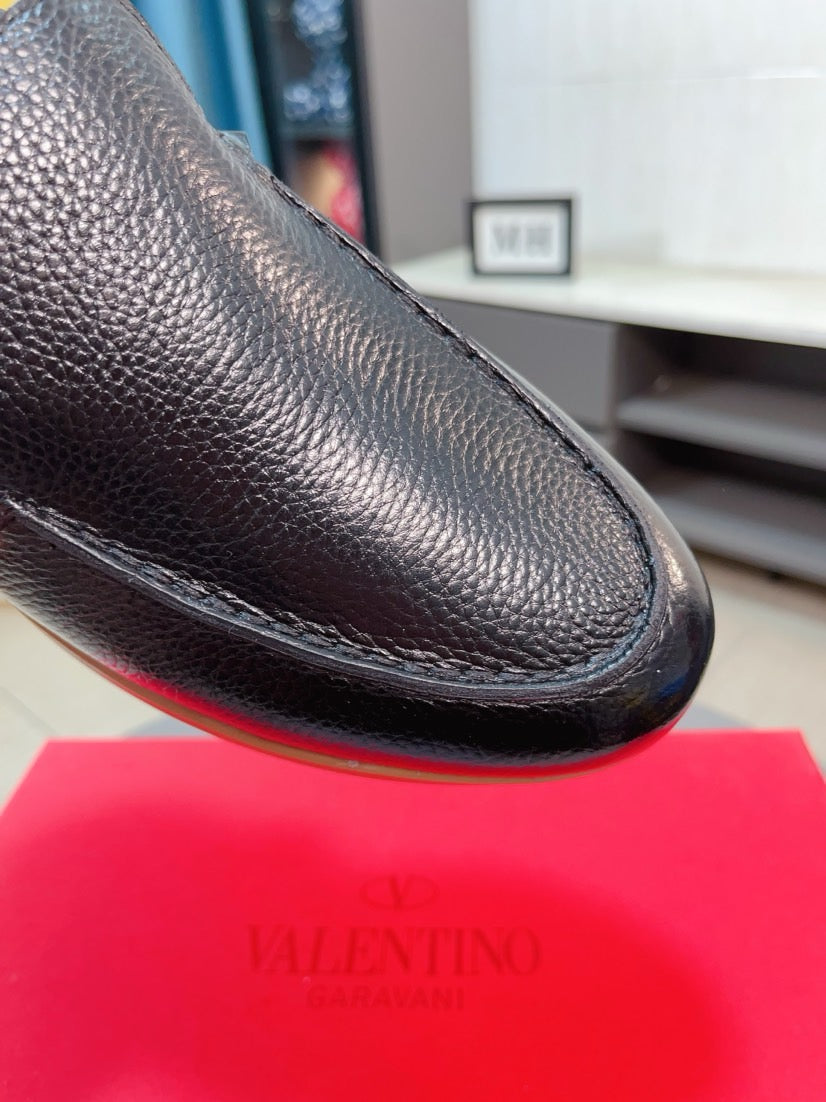LuxluxHouse Best Quality Shoes Valentino