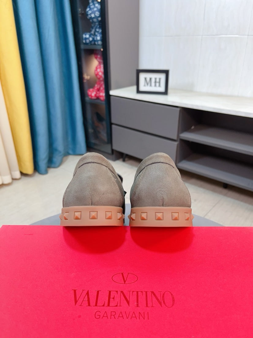 LuxluxHouse Best Quality Shoes Valentino