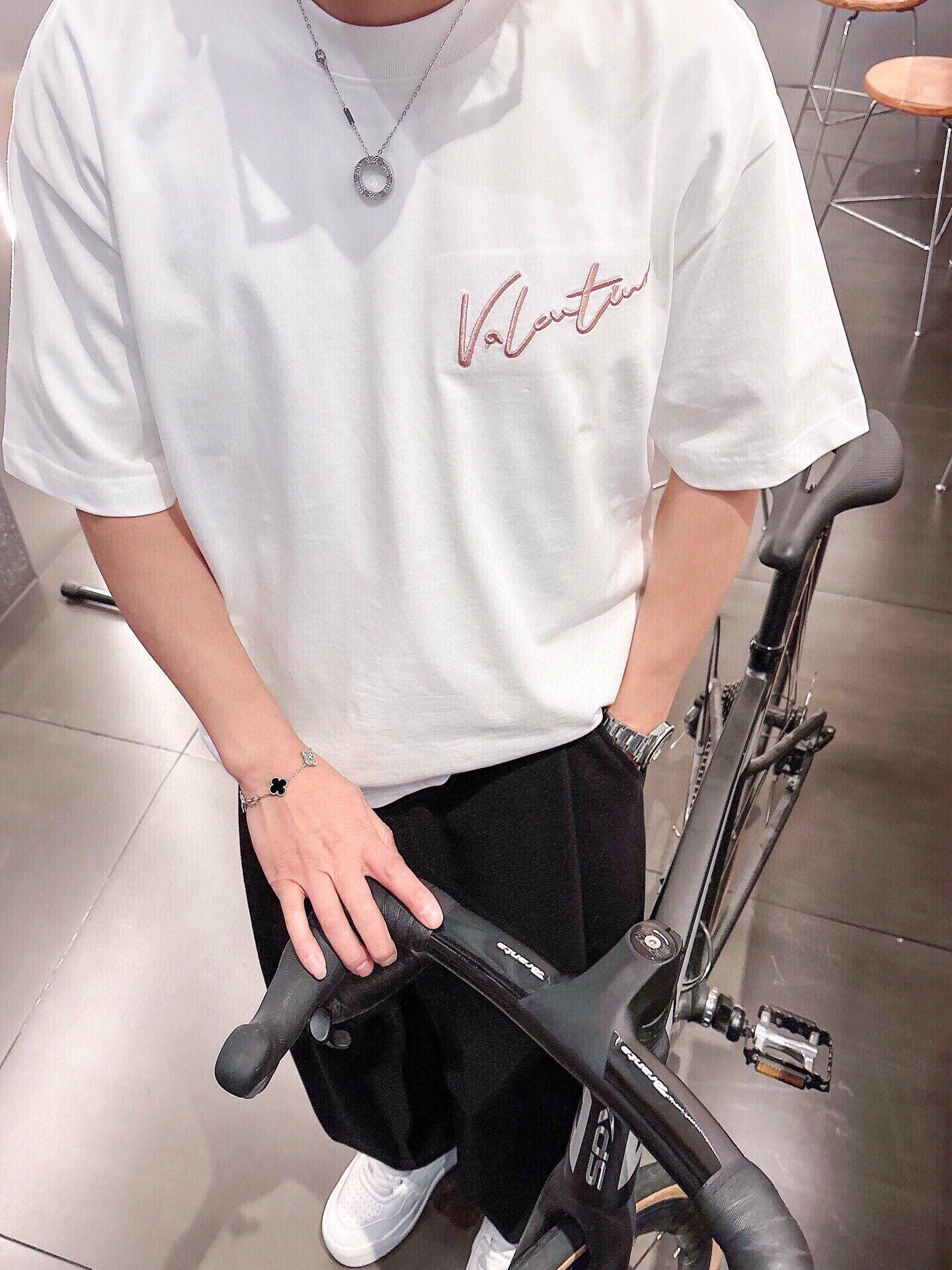 LuxluxHouse Best Quality Clothes Valentino T-shirt