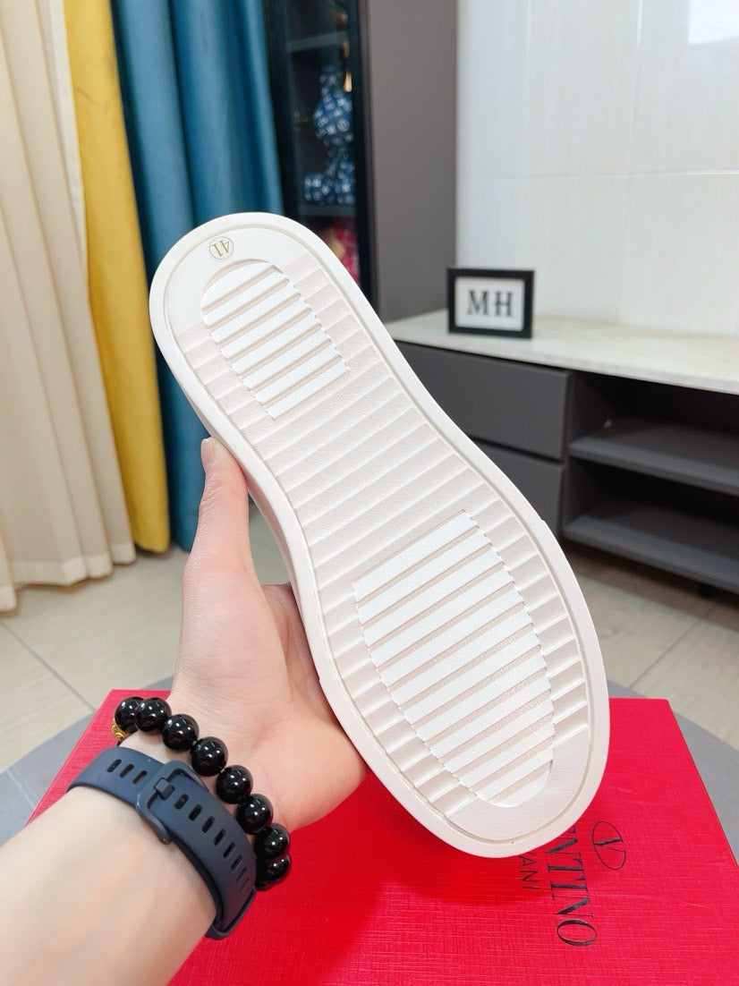 LuxluxHouse Best Quality Shoes Valentino