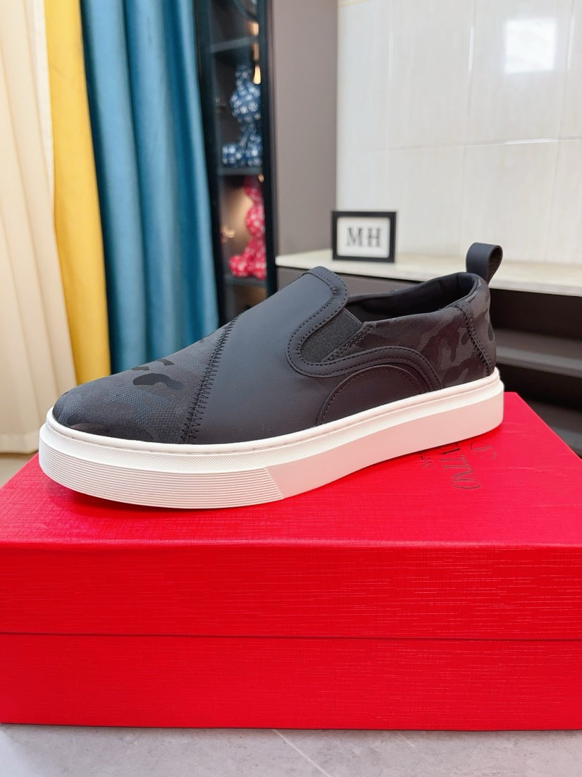 LuxluxHouse Best Quality Shoes Valentino