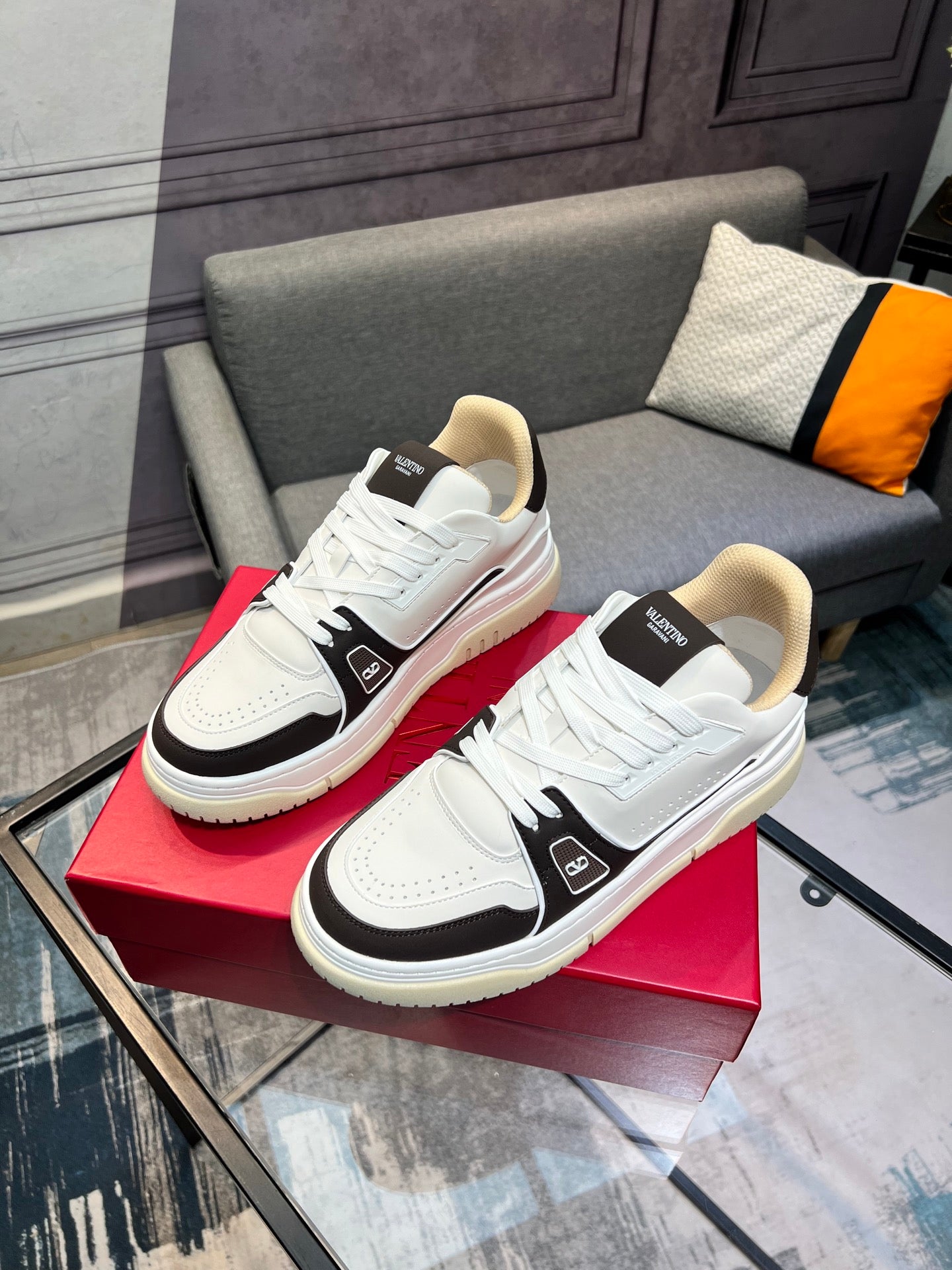 LuxluxHouse Best Quality Shoes Valentino