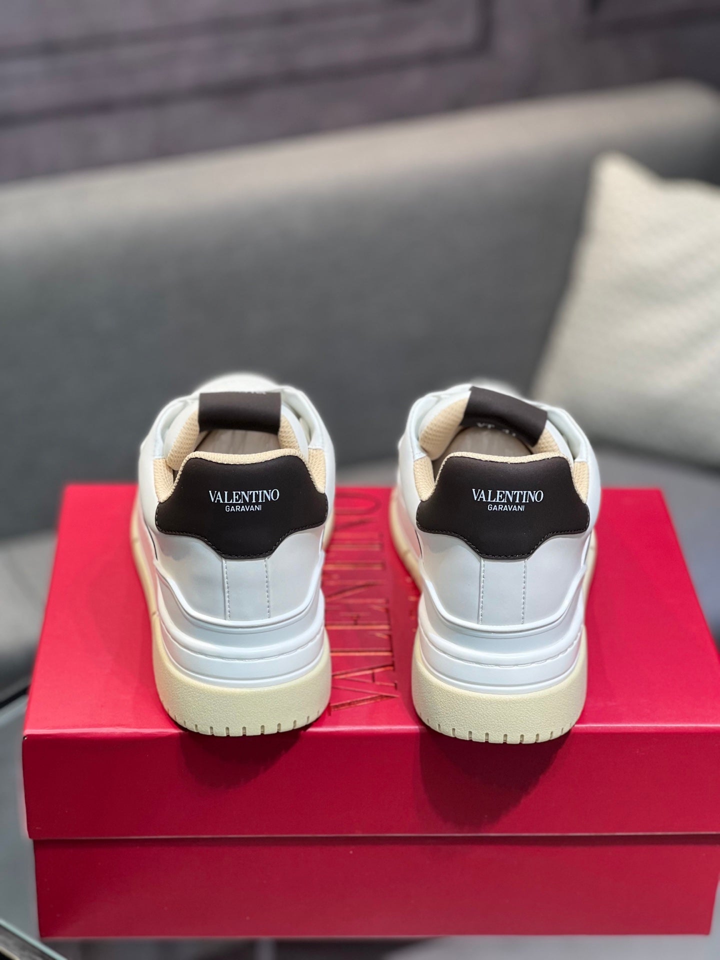 LuxluxHouse Best Quality Shoes Valentino