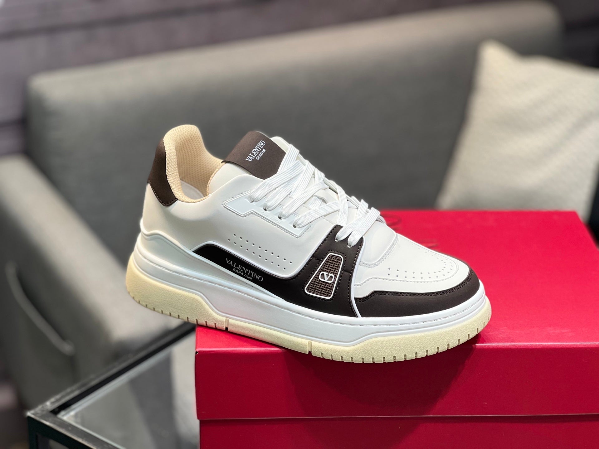 LuxluxHouse Best Quality Shoes Valentino