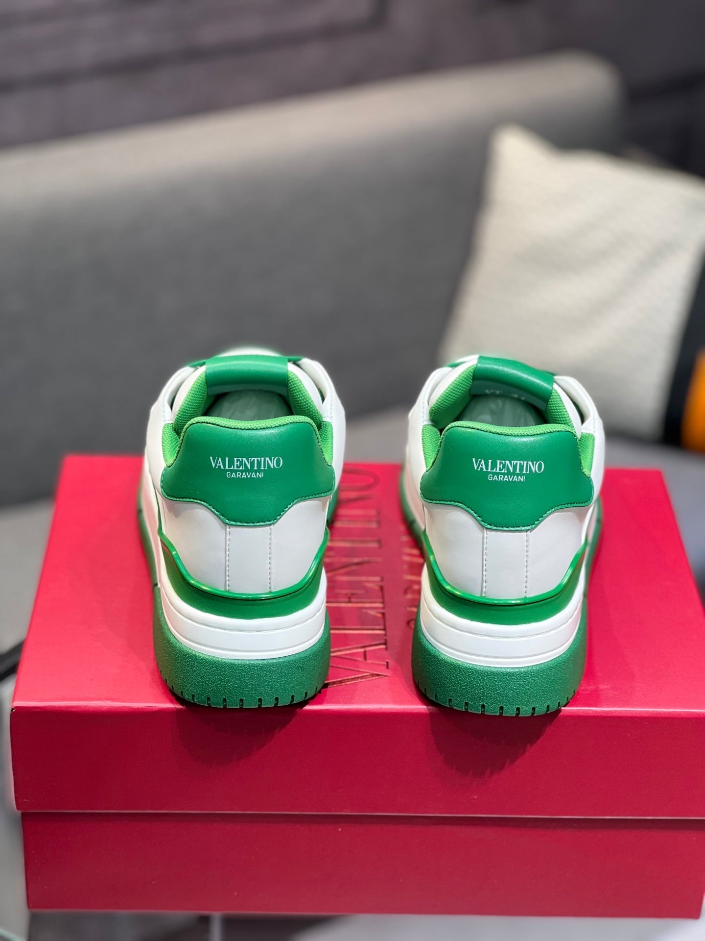 LuxluxHouse Best Quality Shoes Valentino