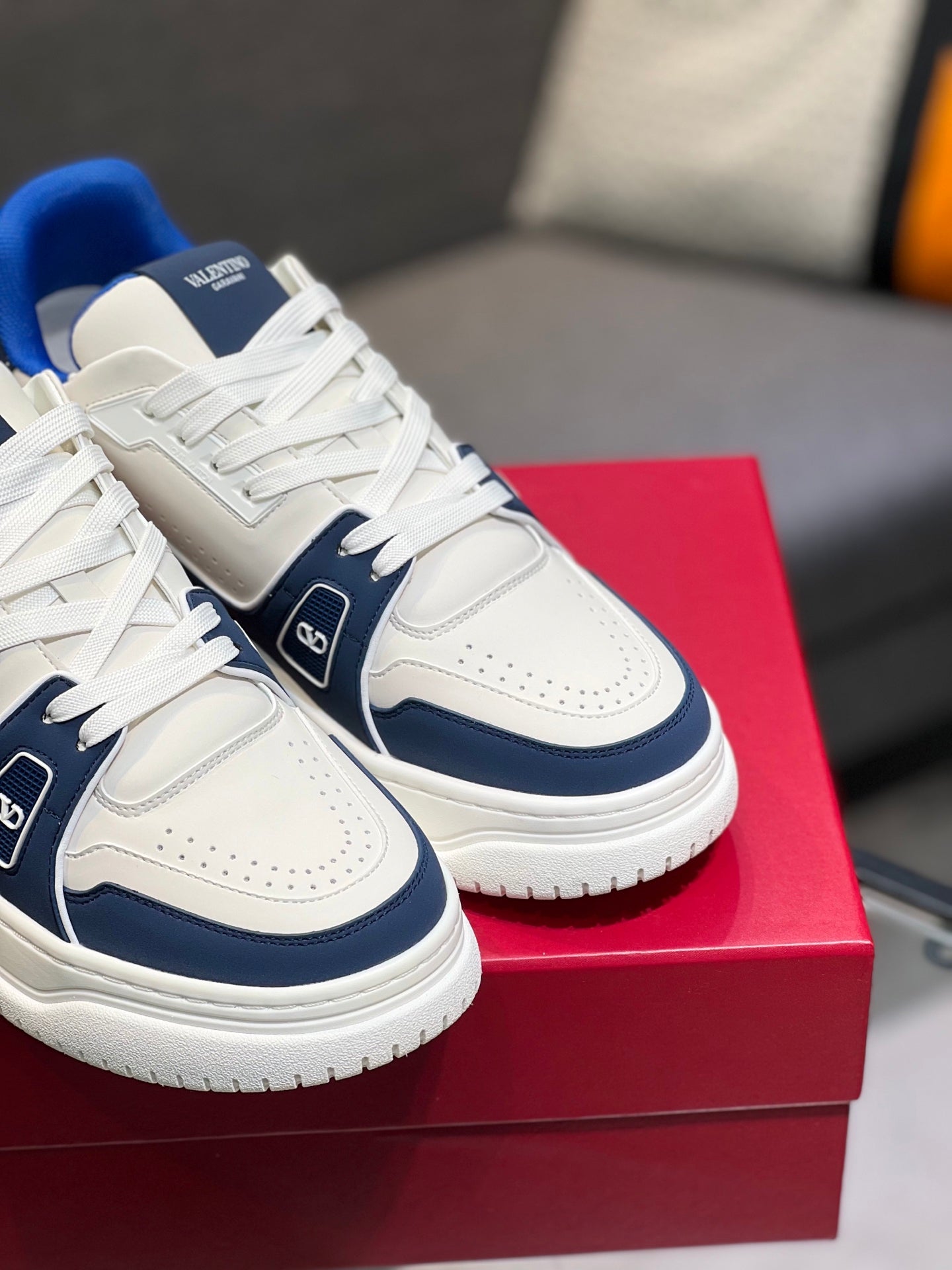 LuxluxHouse Best Quality Shoes Valentino
