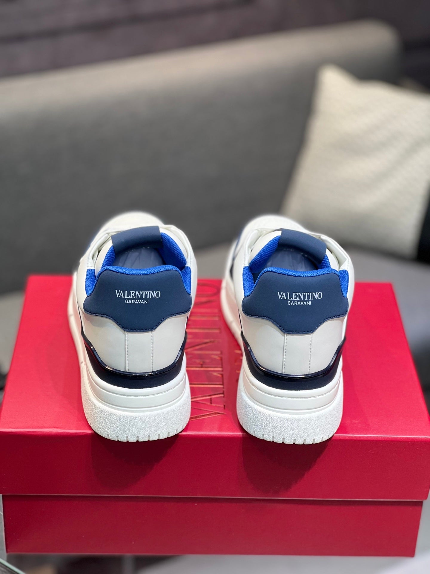 LuxluxHouse Best Quality Shoes Valentino