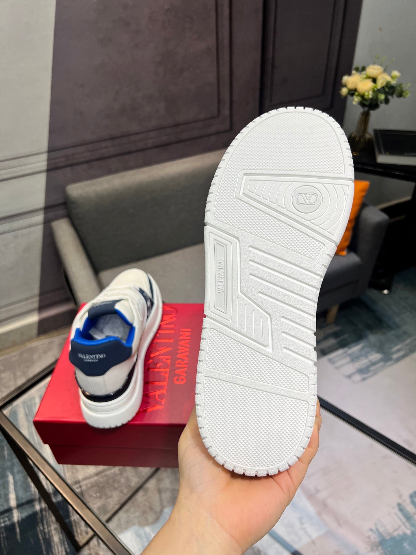 LuxluxHouse Best Quality Shoes Valentino