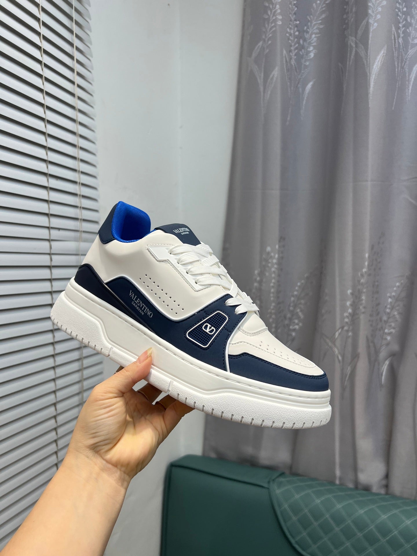 LuxluxHouse Best Quality Shoes Valentino