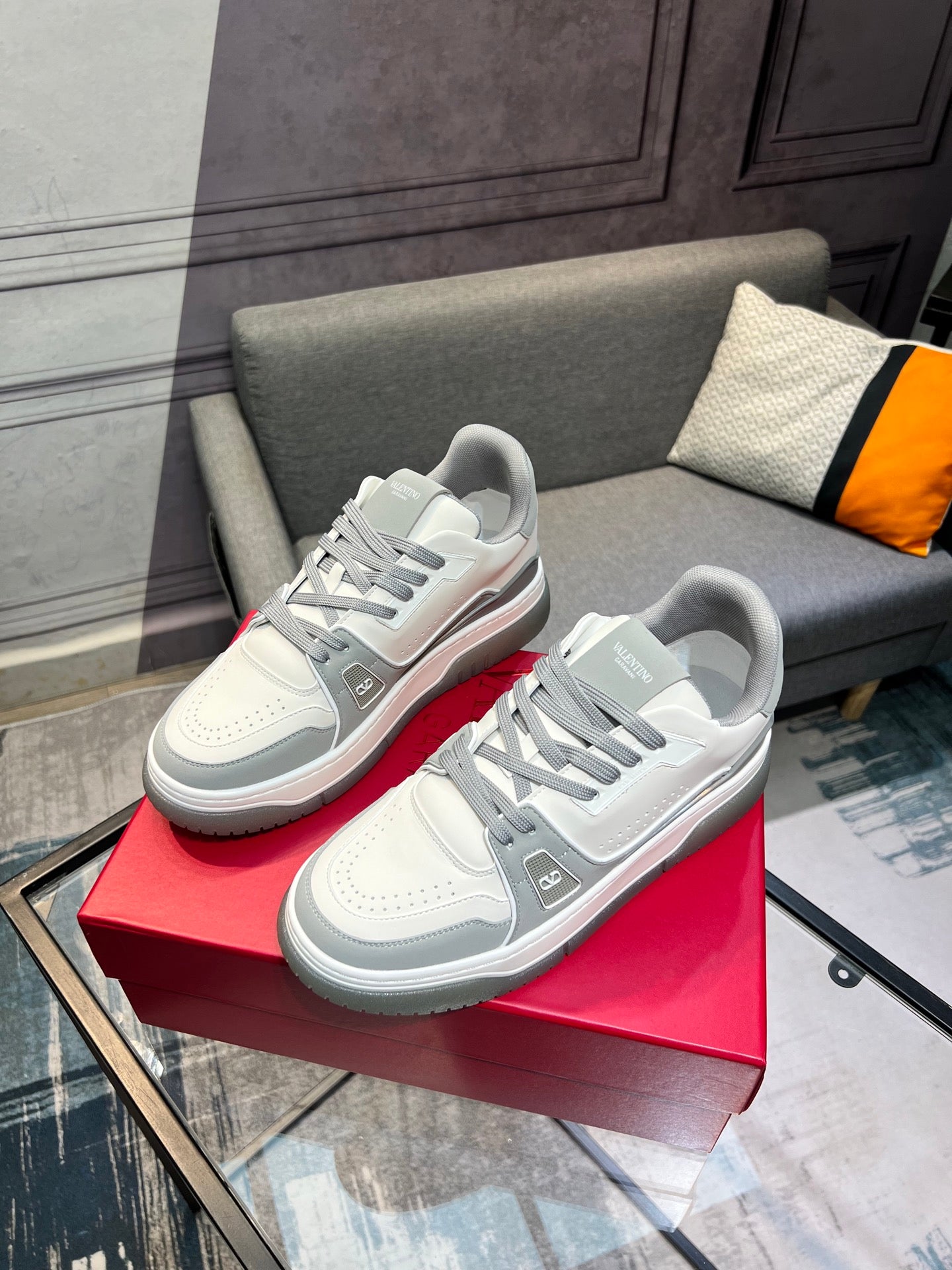 LuxluxHouse Best Quality Shoes Valentino