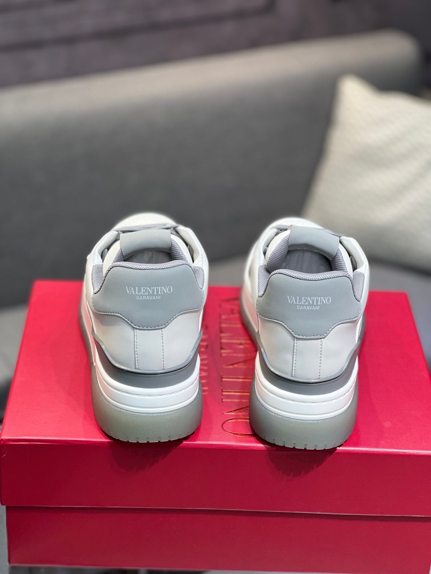 LuxluxHouse Best Quality Shoes Valentino