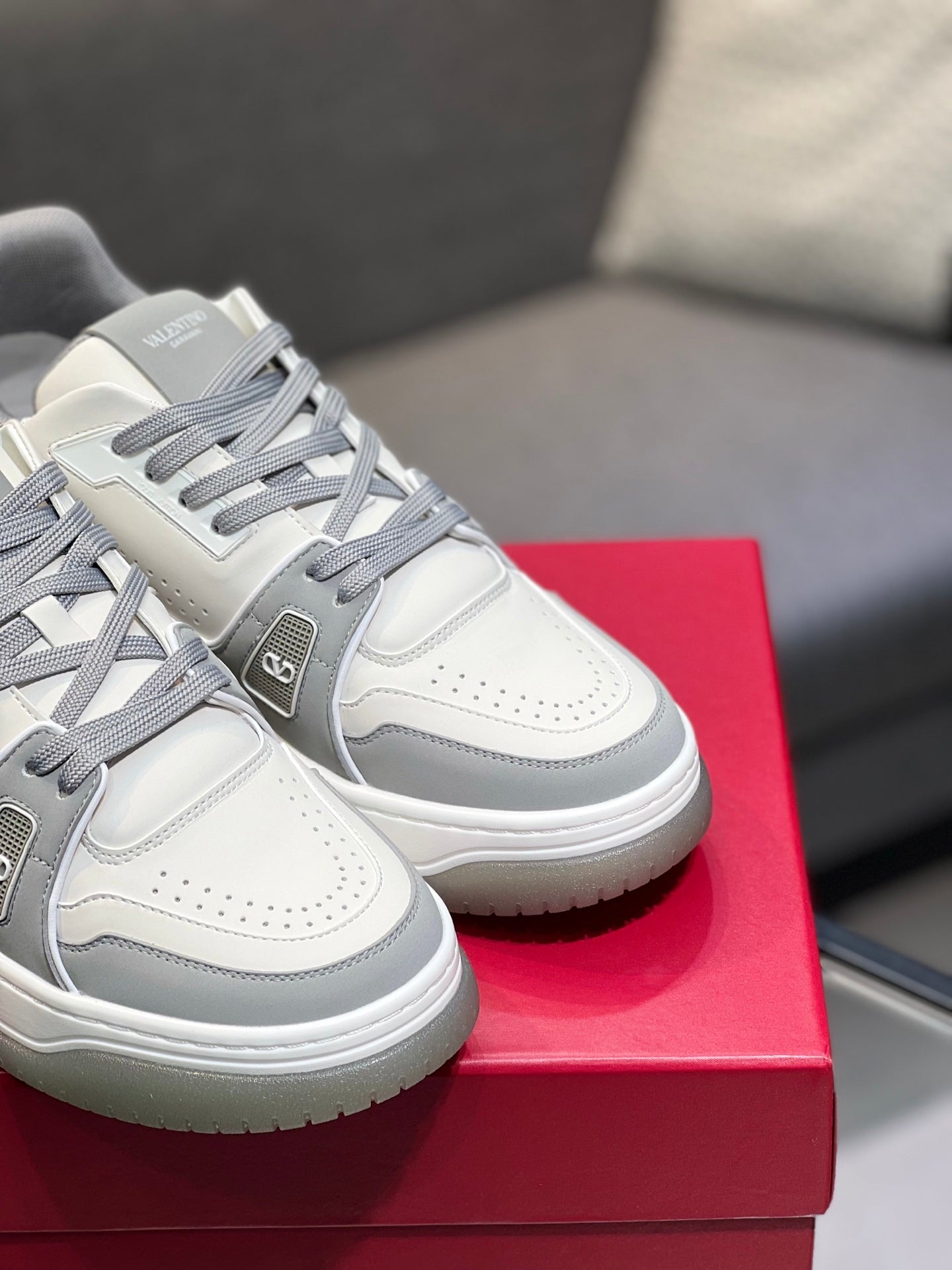 LuxluxHouse Best Quality Shoes Valentino
