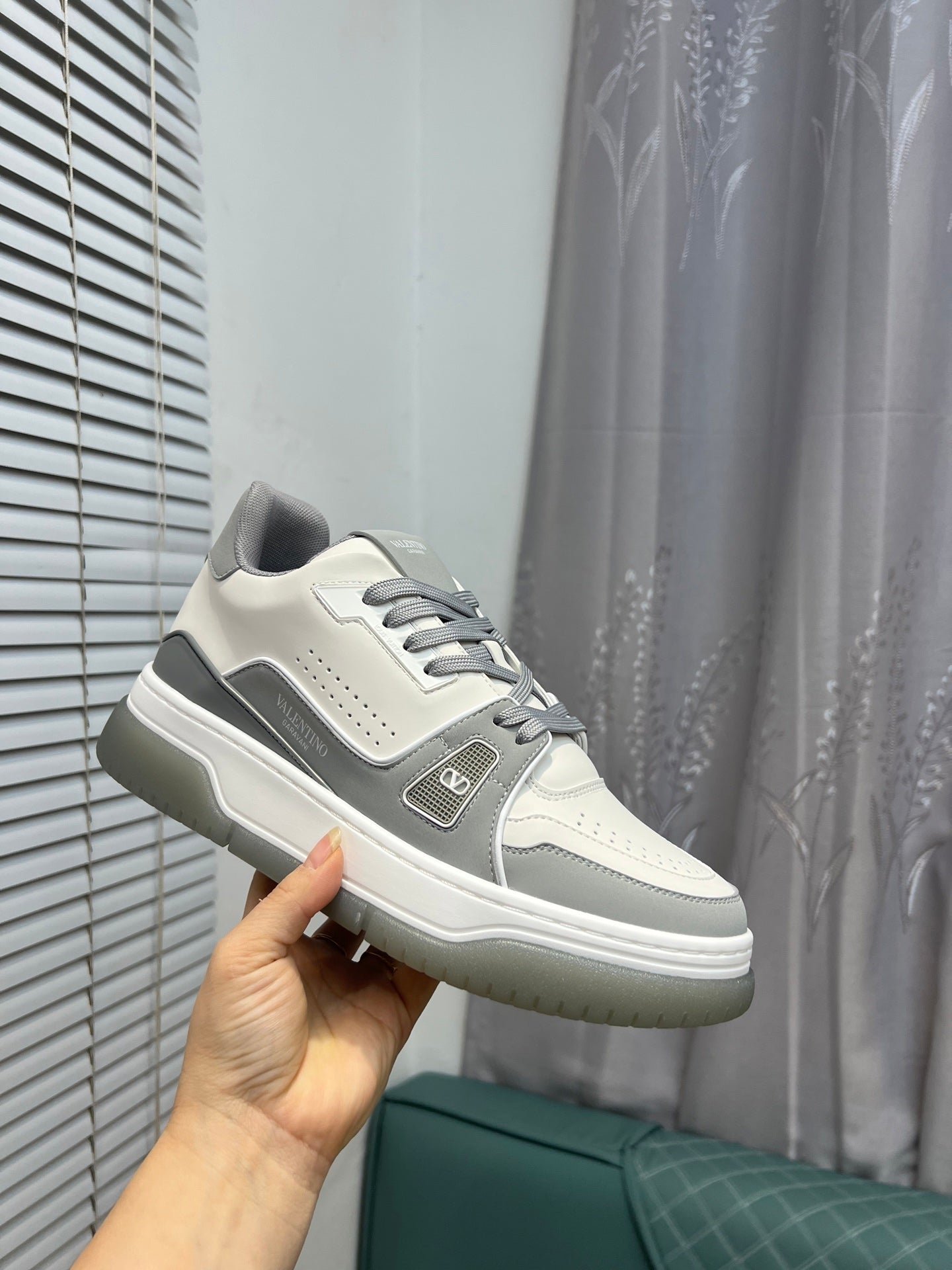 LuxluxHouse Best Quality Shoes Valentino
