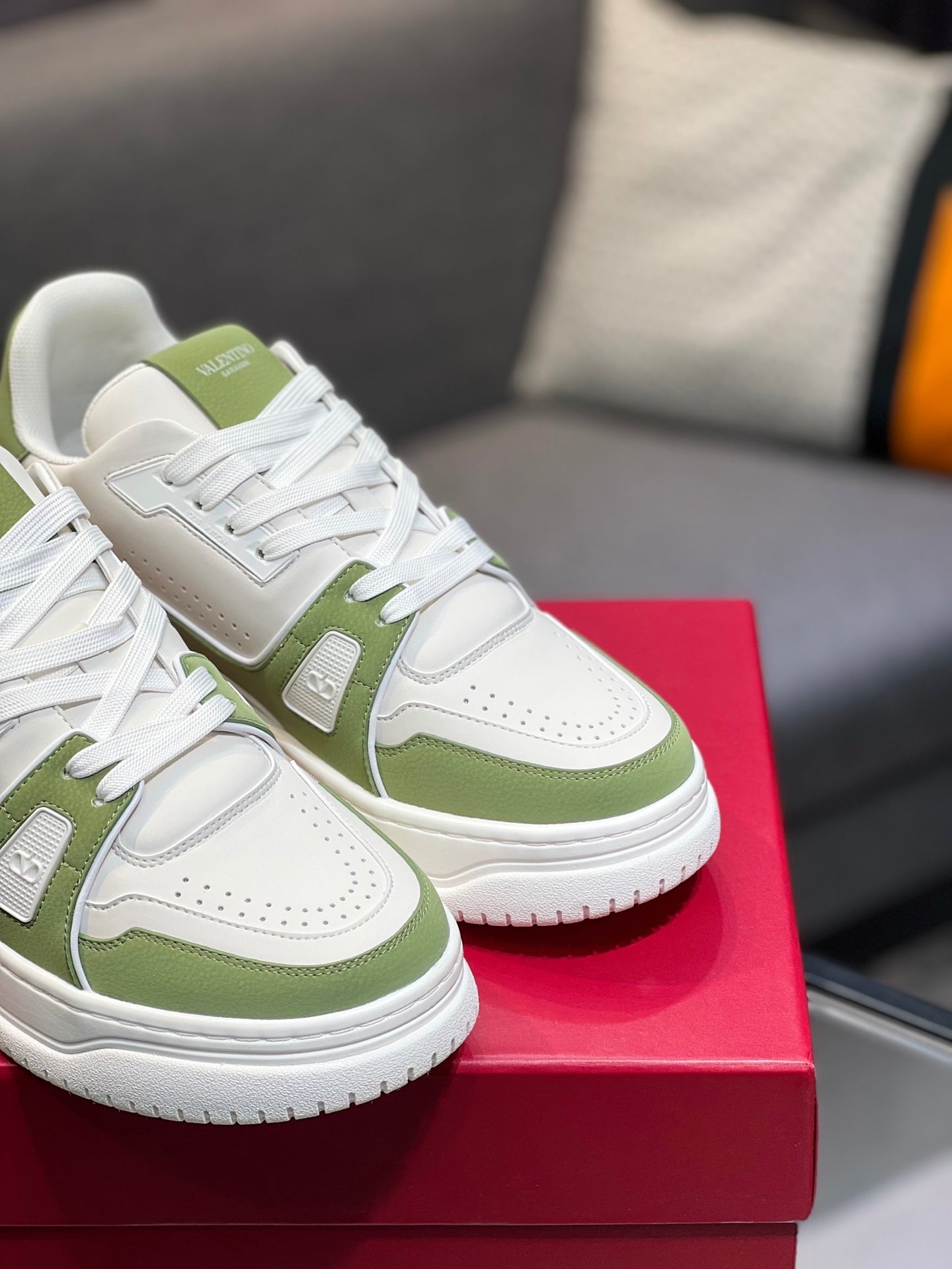 LuxluxHouse Best Quality Shoes Valentino