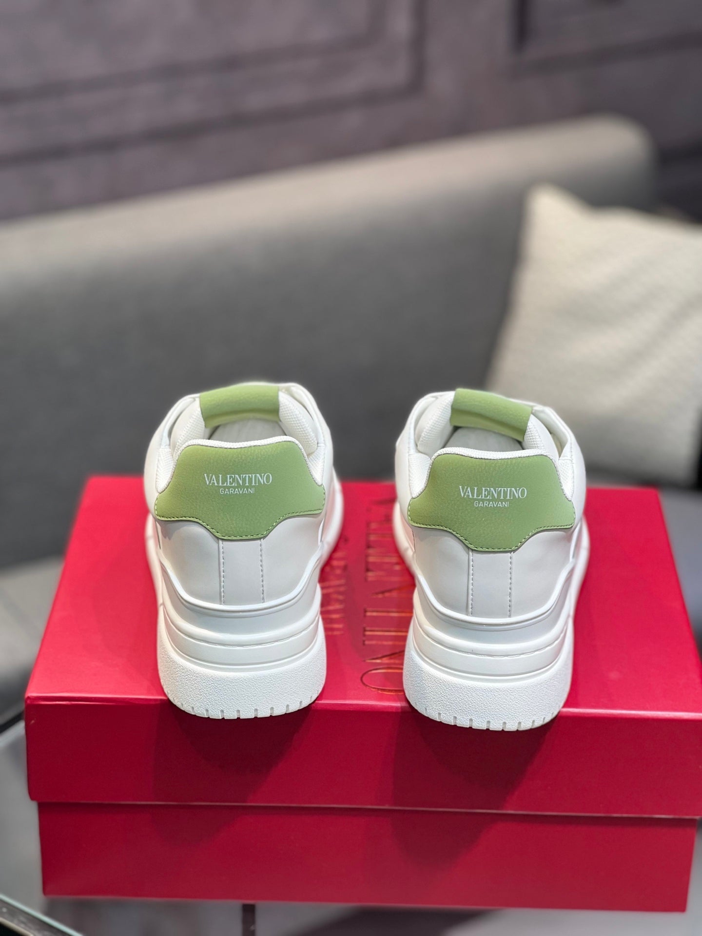 LuxluxHouse Best Quality Shoes Valentino