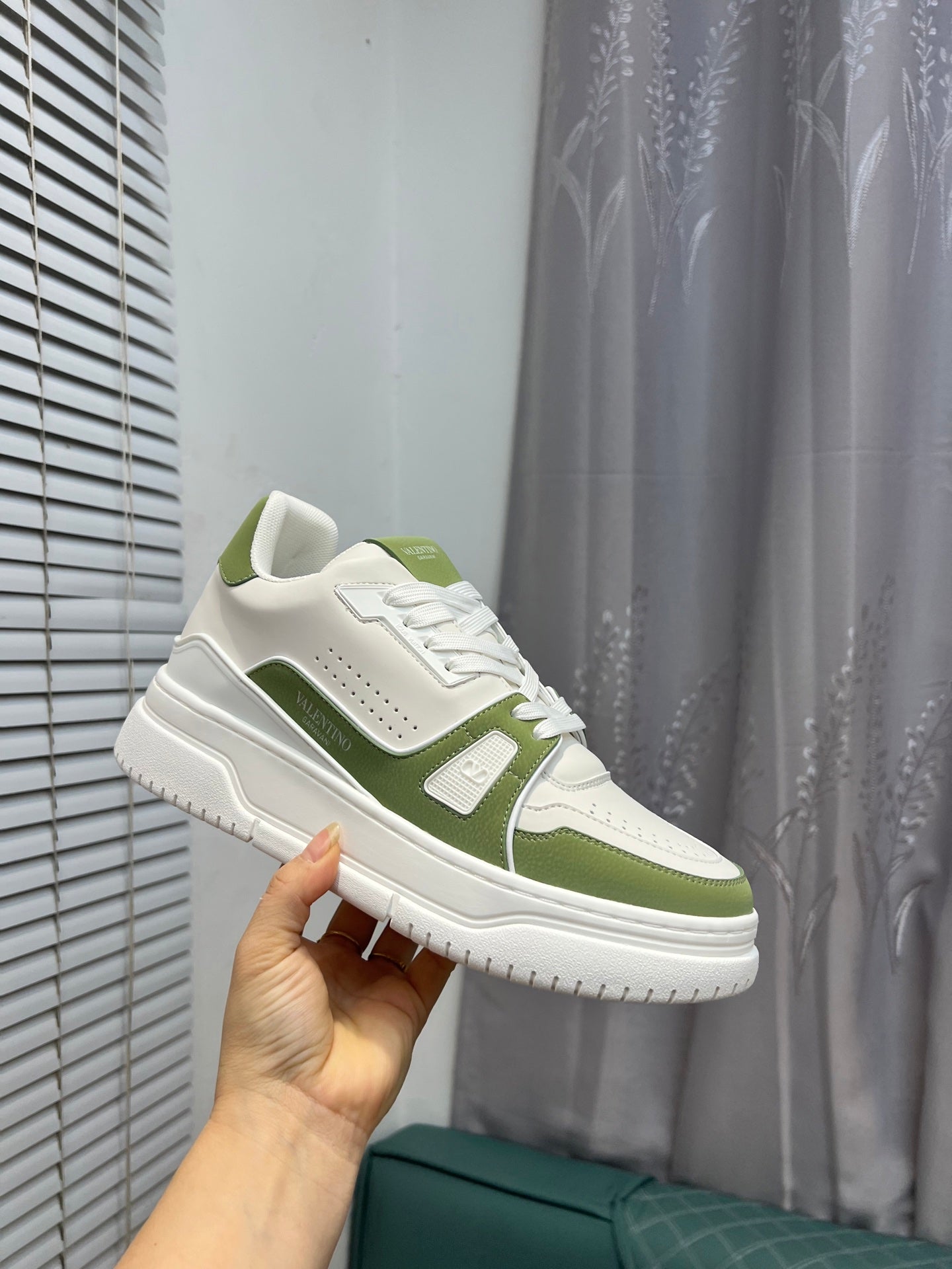 LuxluxHouse Best Quality Shoes Valentino