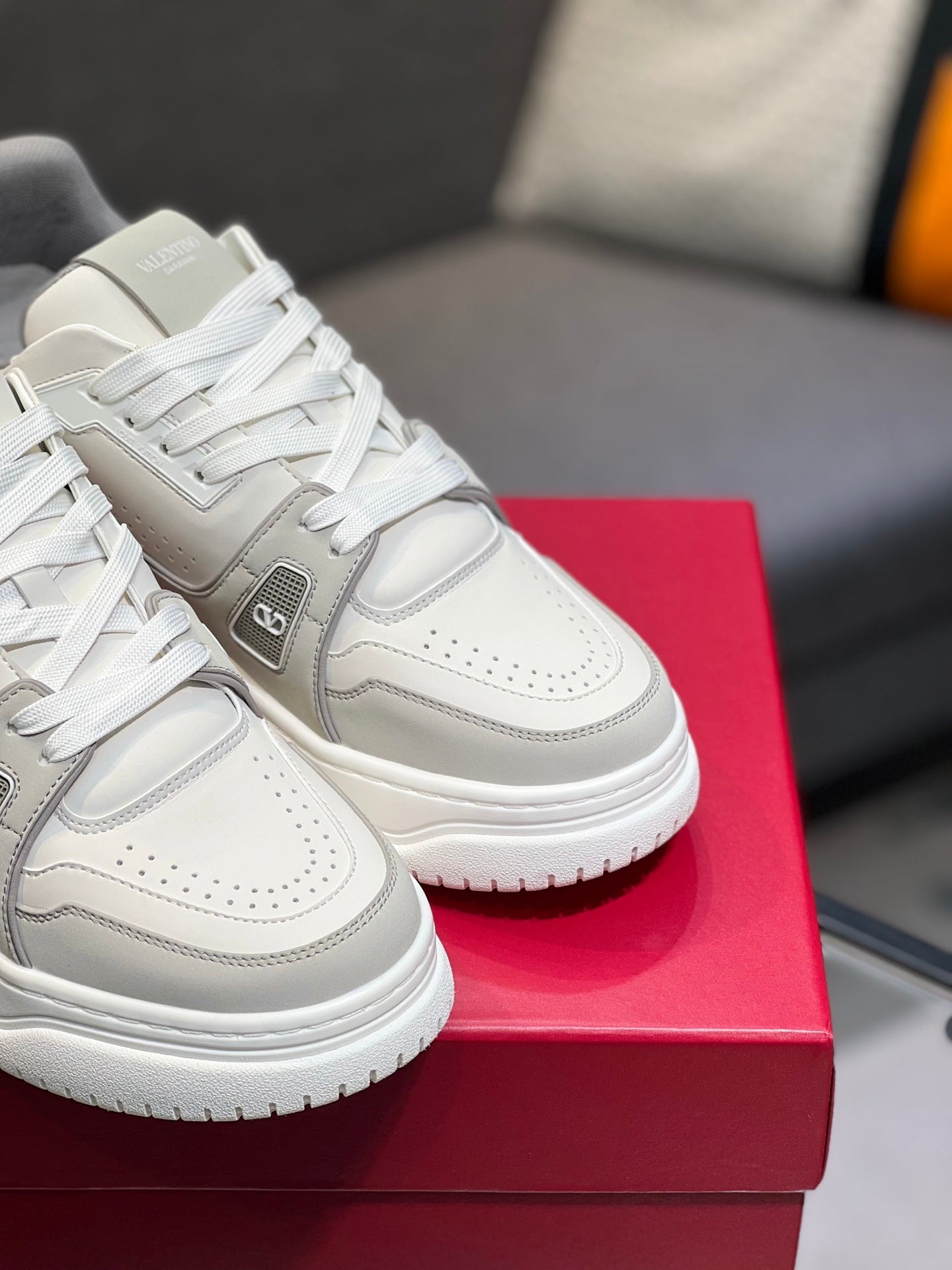 LuxluxHouse Best Quality Shoes Valentino