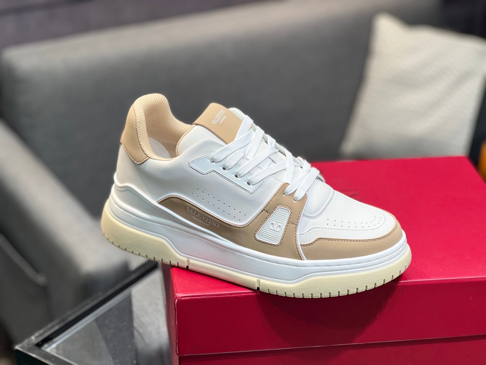 LuxluxHouse Best Quality Shoes Valentino