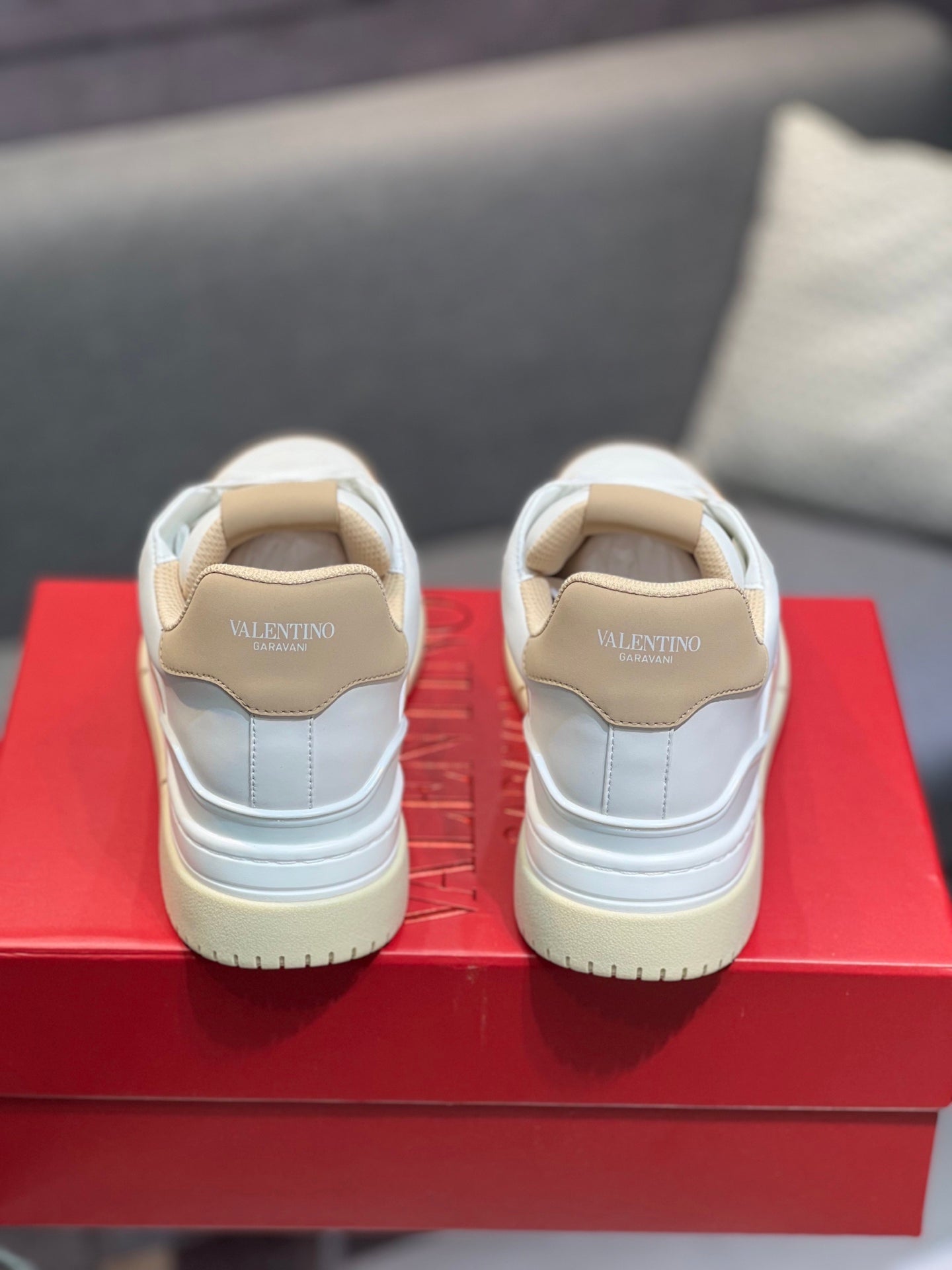 LuxluxHouse Best Quality Shoes Valentino