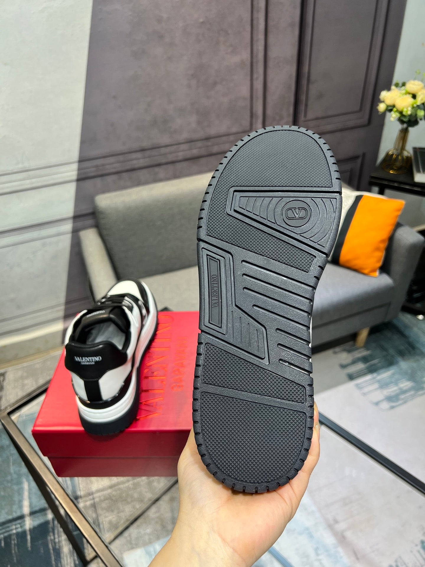 LuxluxHouse Best Quality Shoes Valentino
