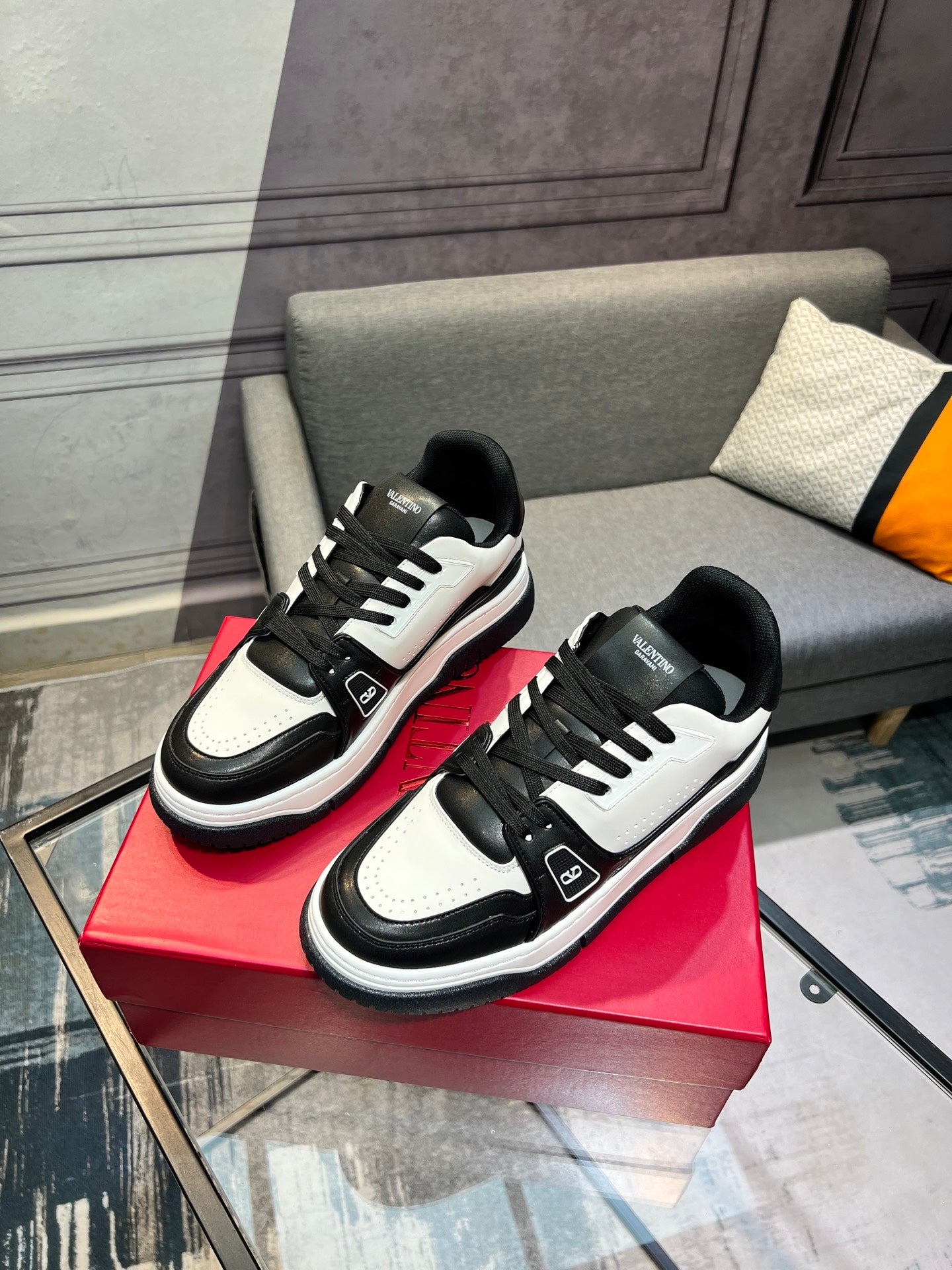 LuxluxHouse Best Quality Shoes Valentino