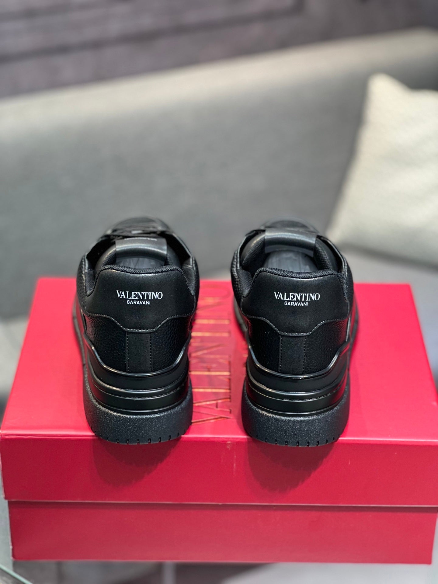 LuxluxHouse Best Quality Shoes Valentino