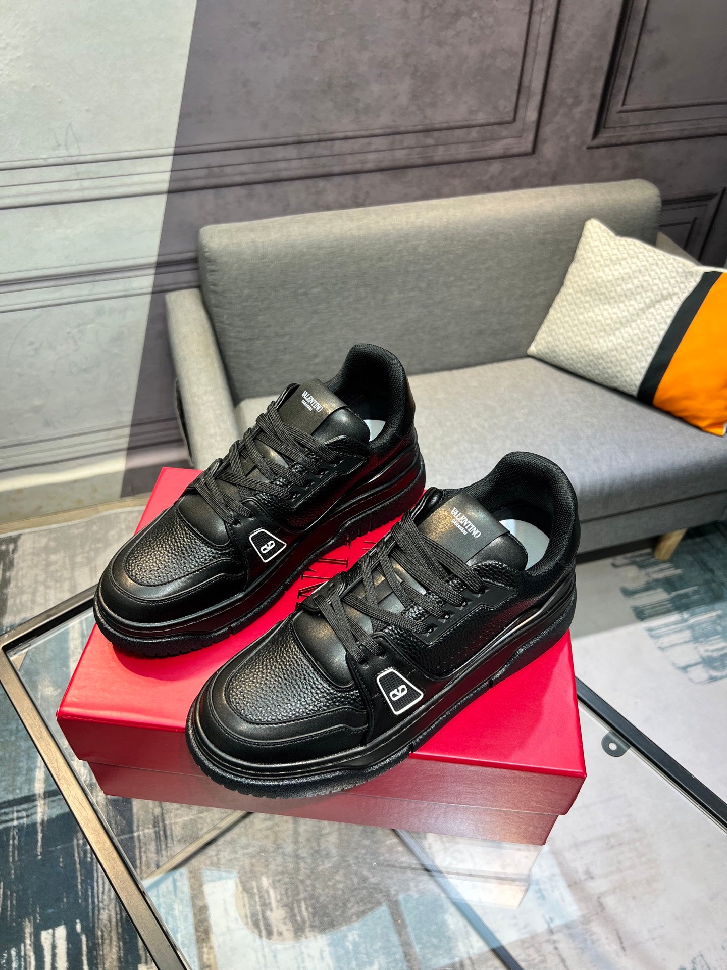 LuxluxHouse Best Quality Shoes Valentino