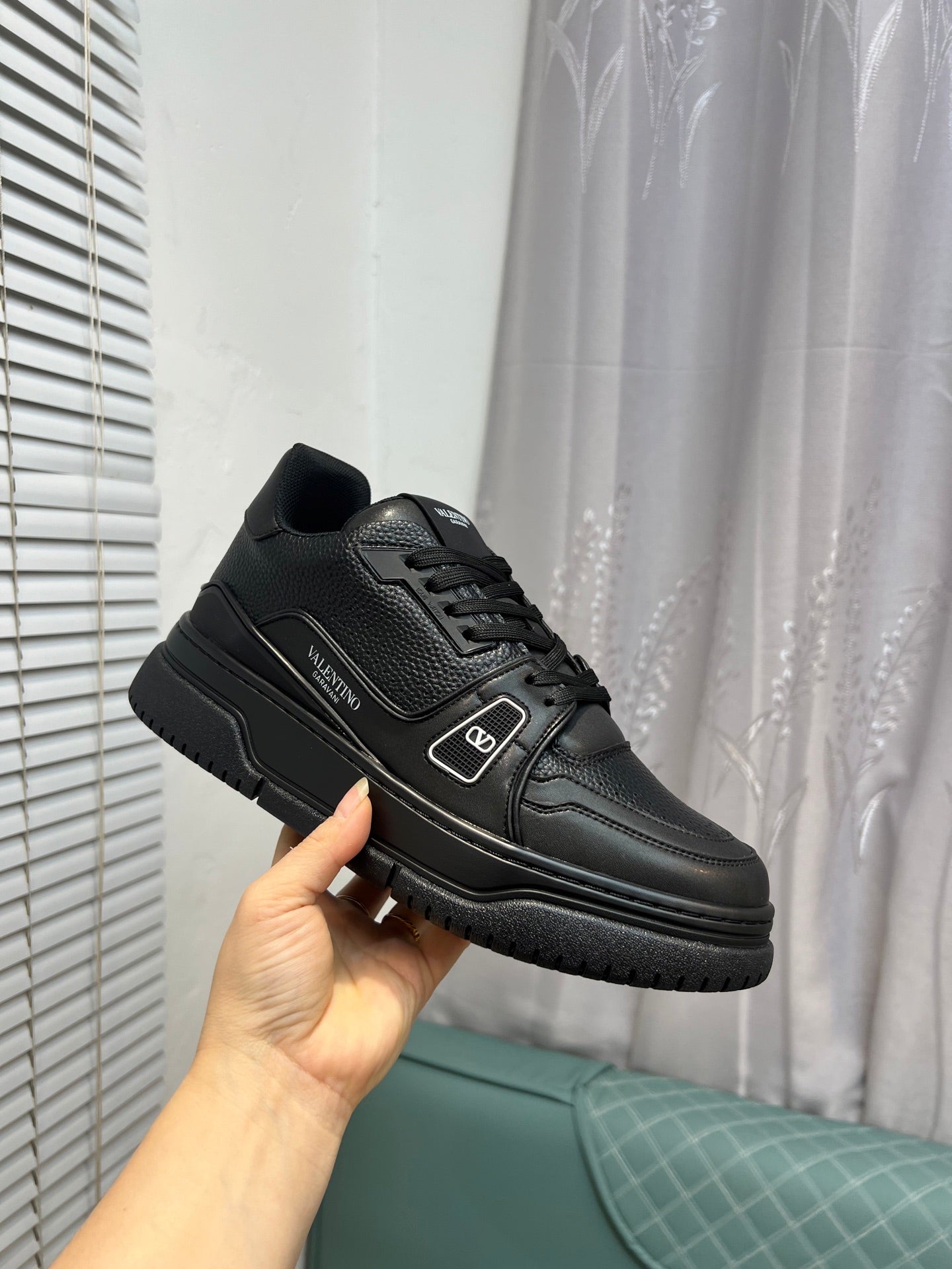 LuxluxHouse Best Quality Shoes Valentino