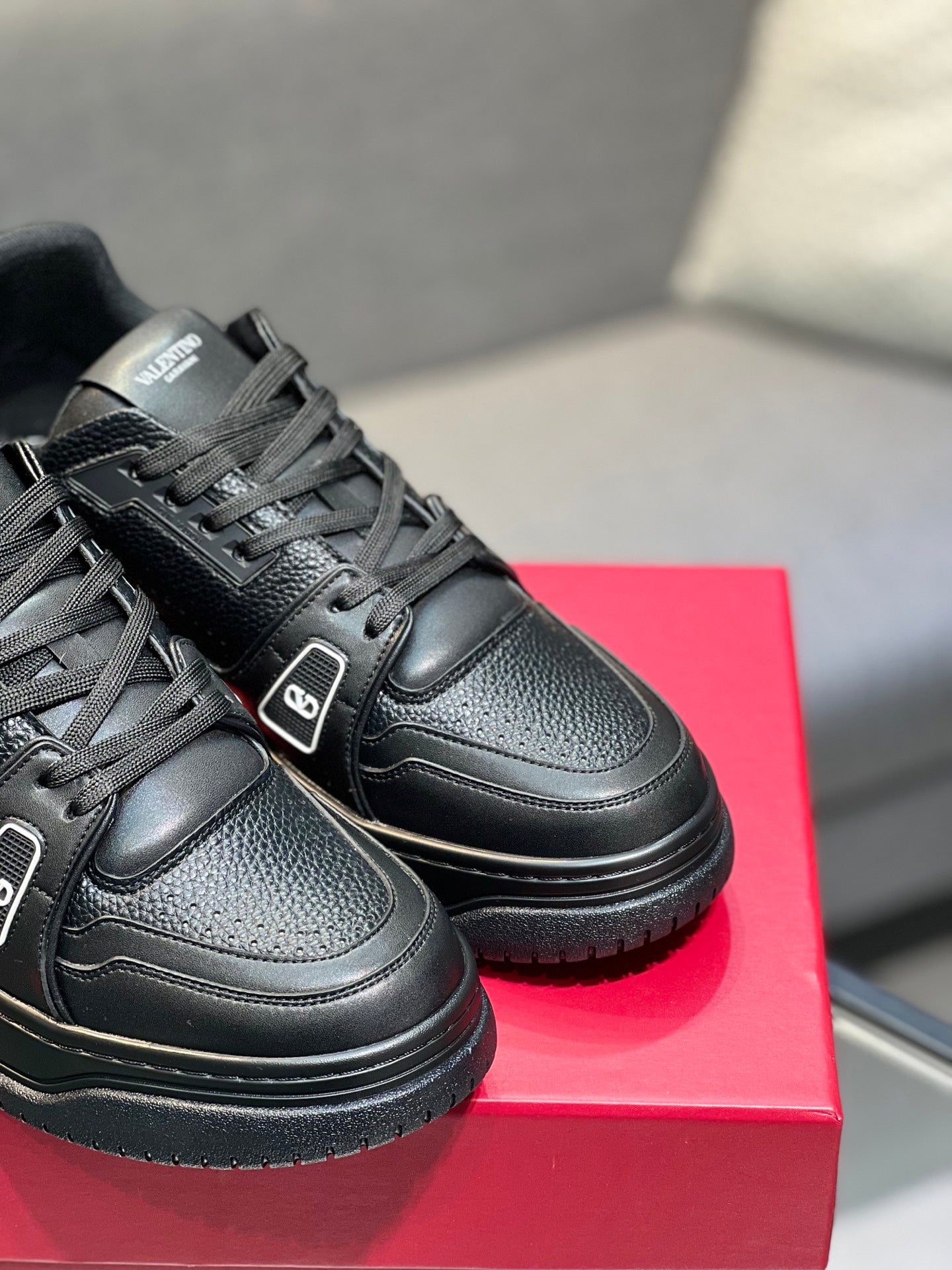 LuxluxHouse Best Quality Shoes Valentino