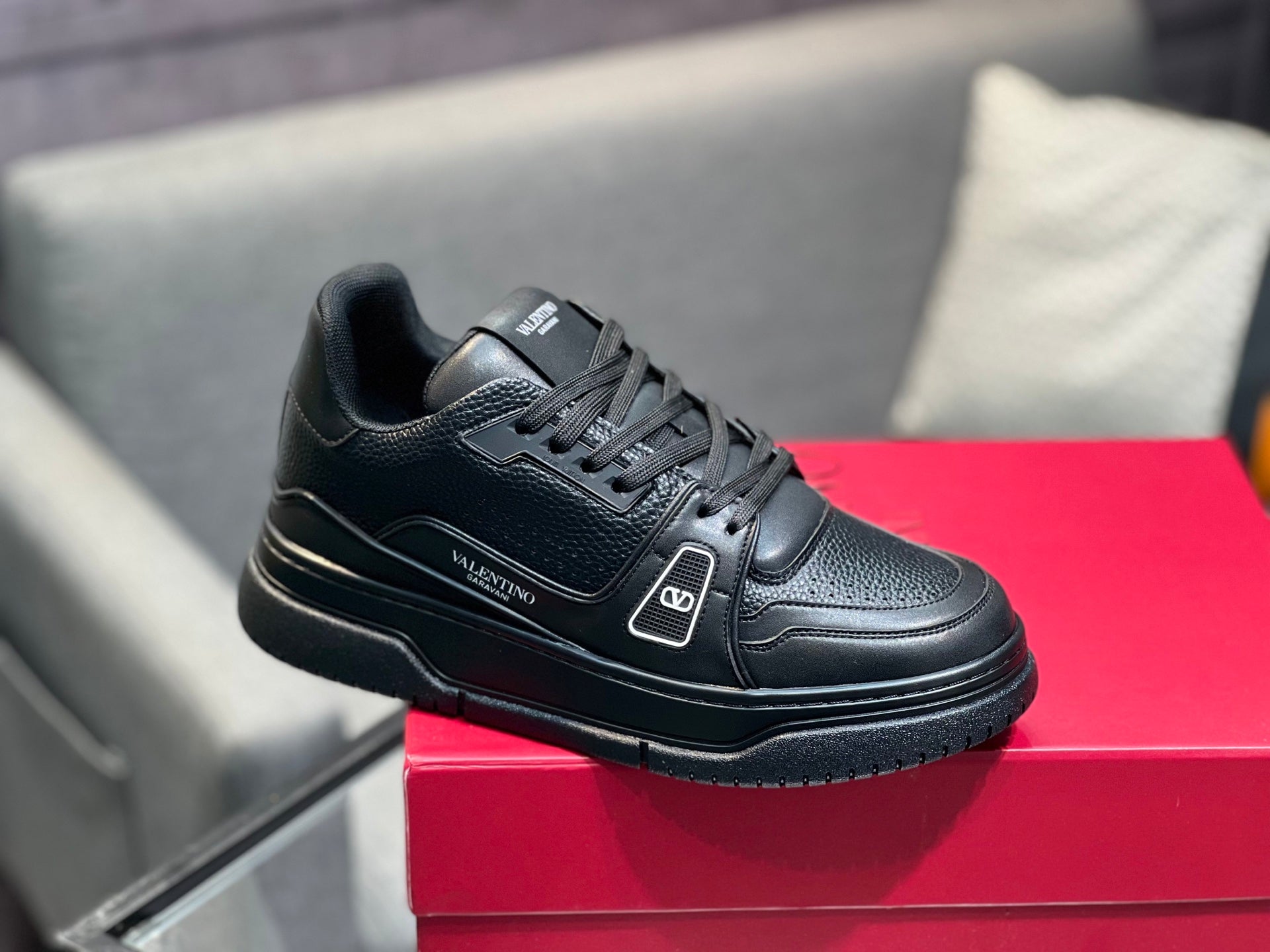 LuxluxHouse Best Quality Shoes Valentino